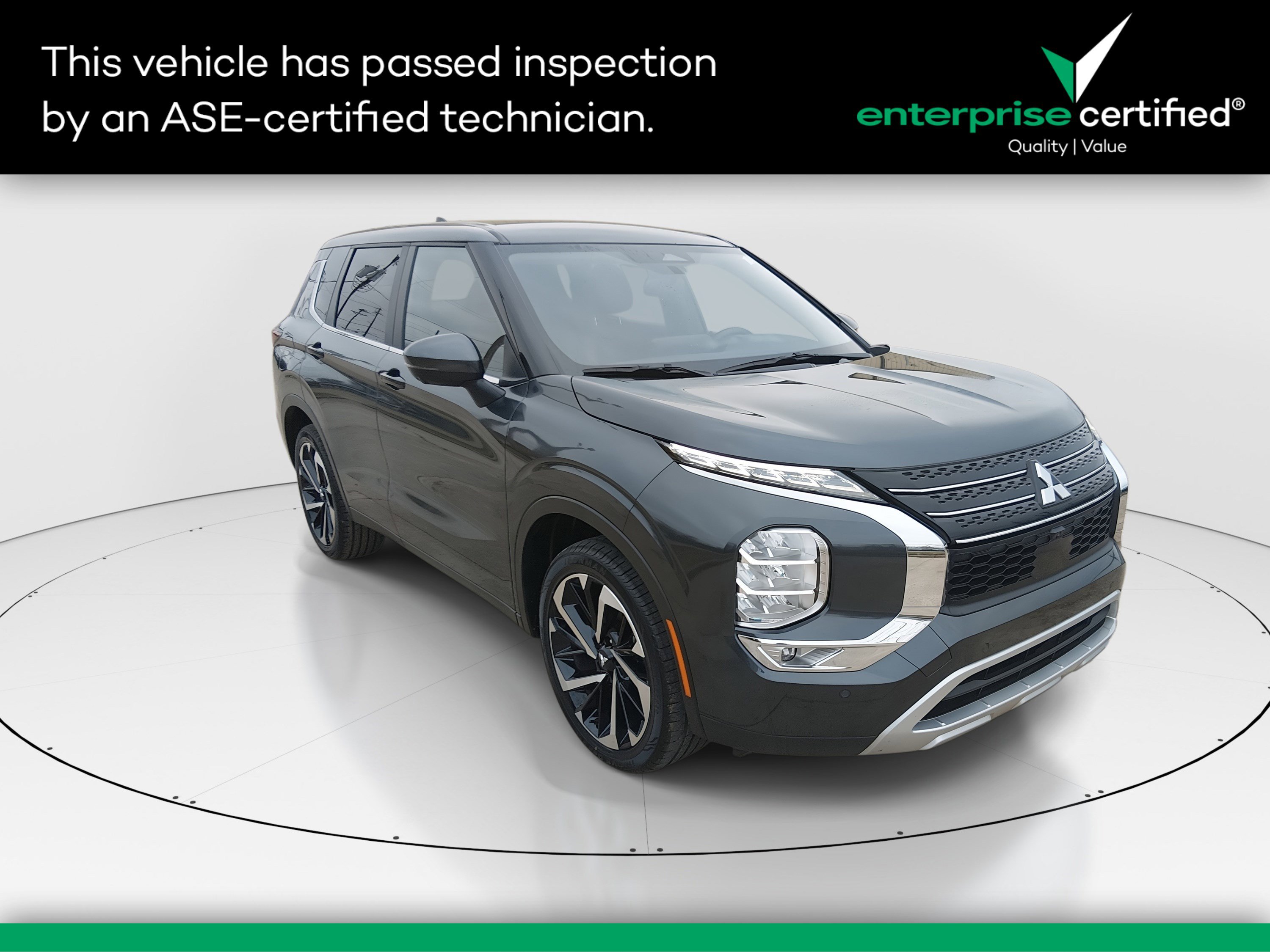 2024 Mitsubishi Outlander SE's photo