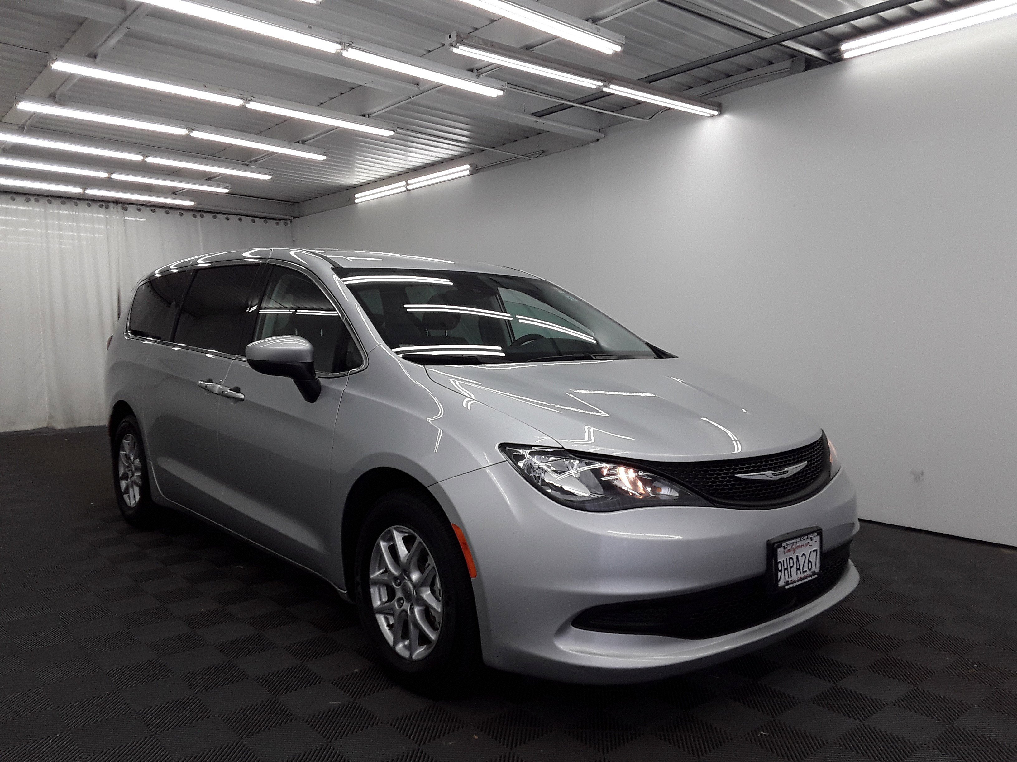 2023 Chrysler Voyager LX FWD