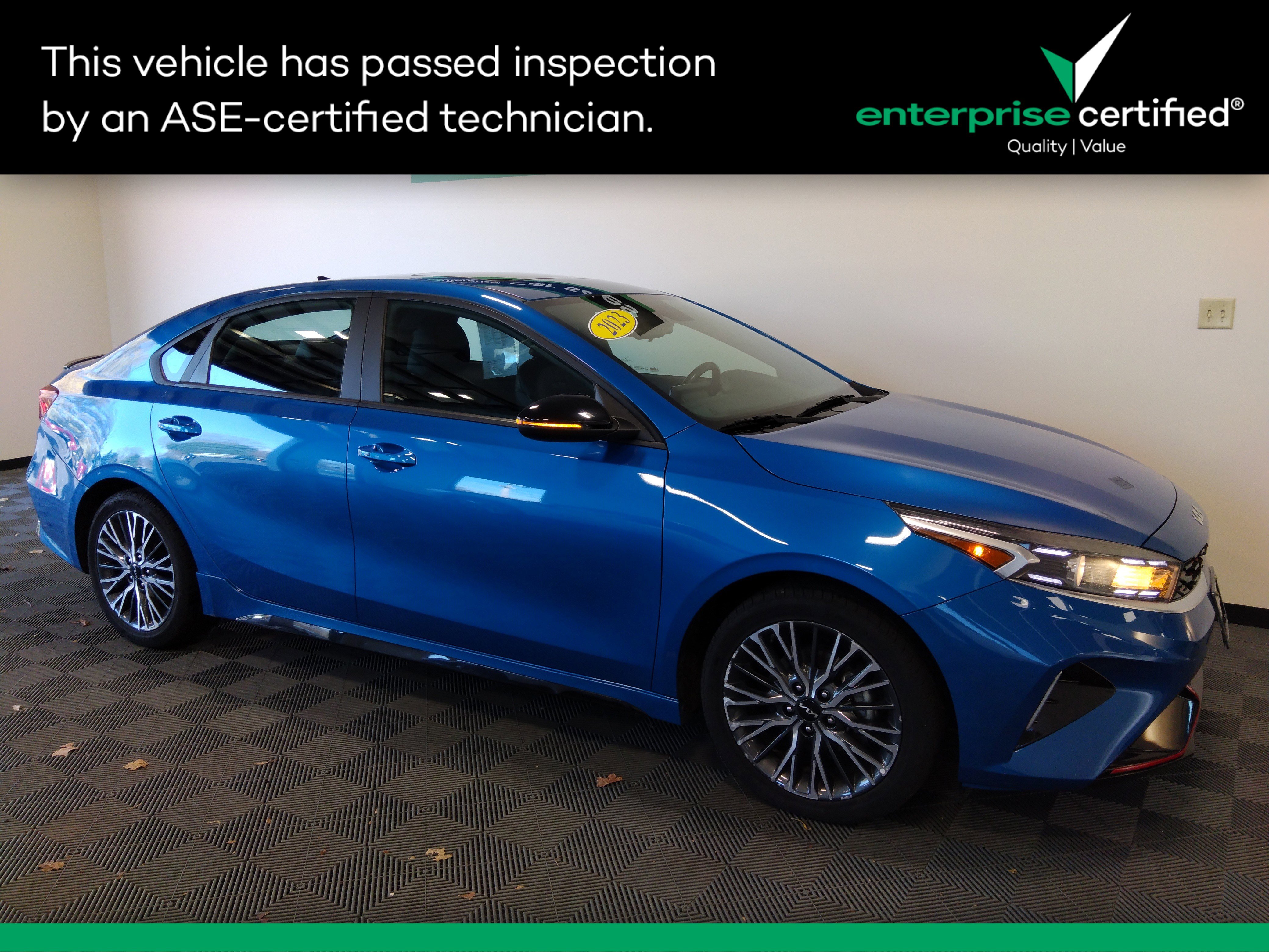 2023 Kia Forte GT-LINE's photo