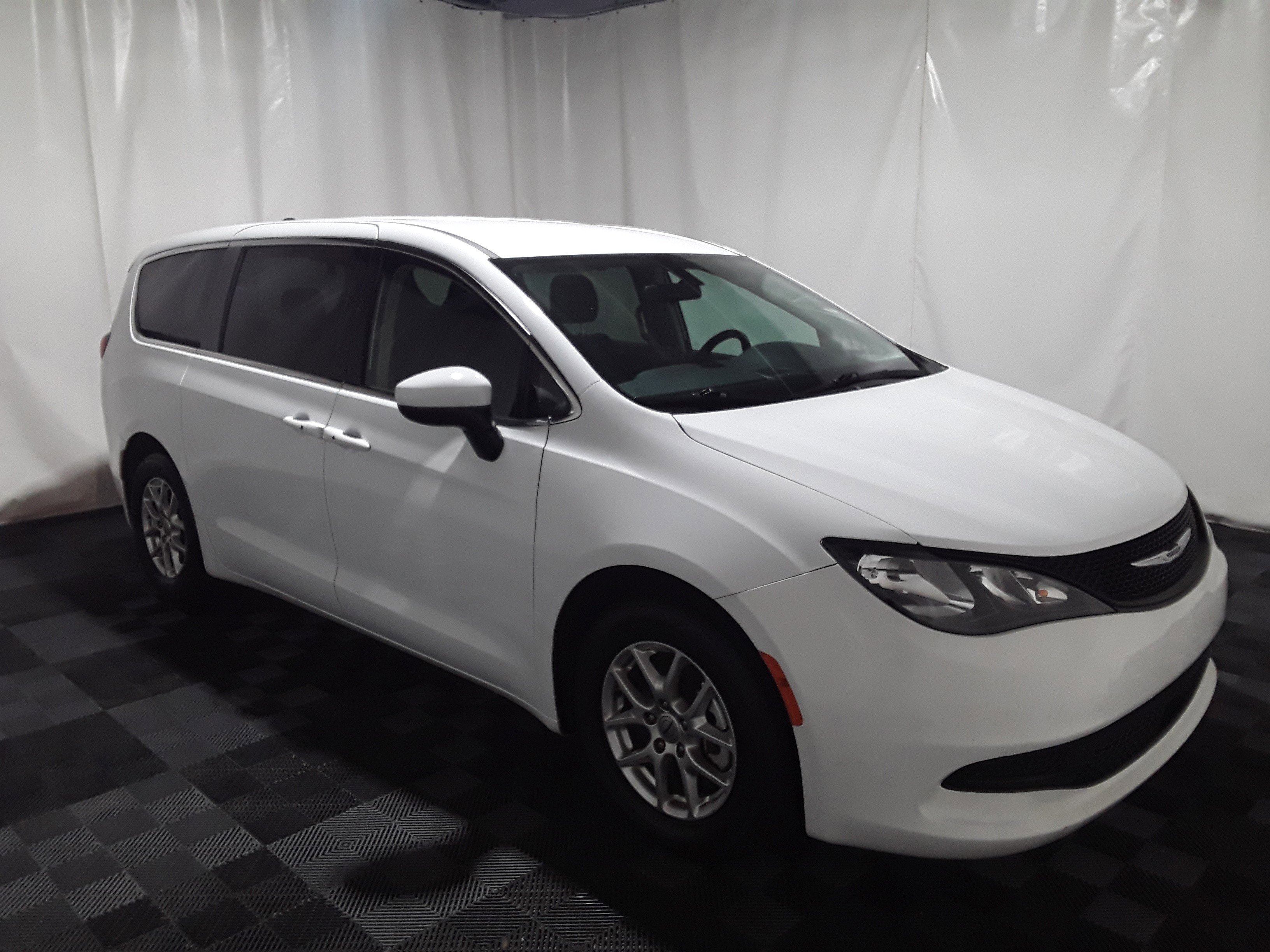 2022 Chrysler Voyager LX FWD