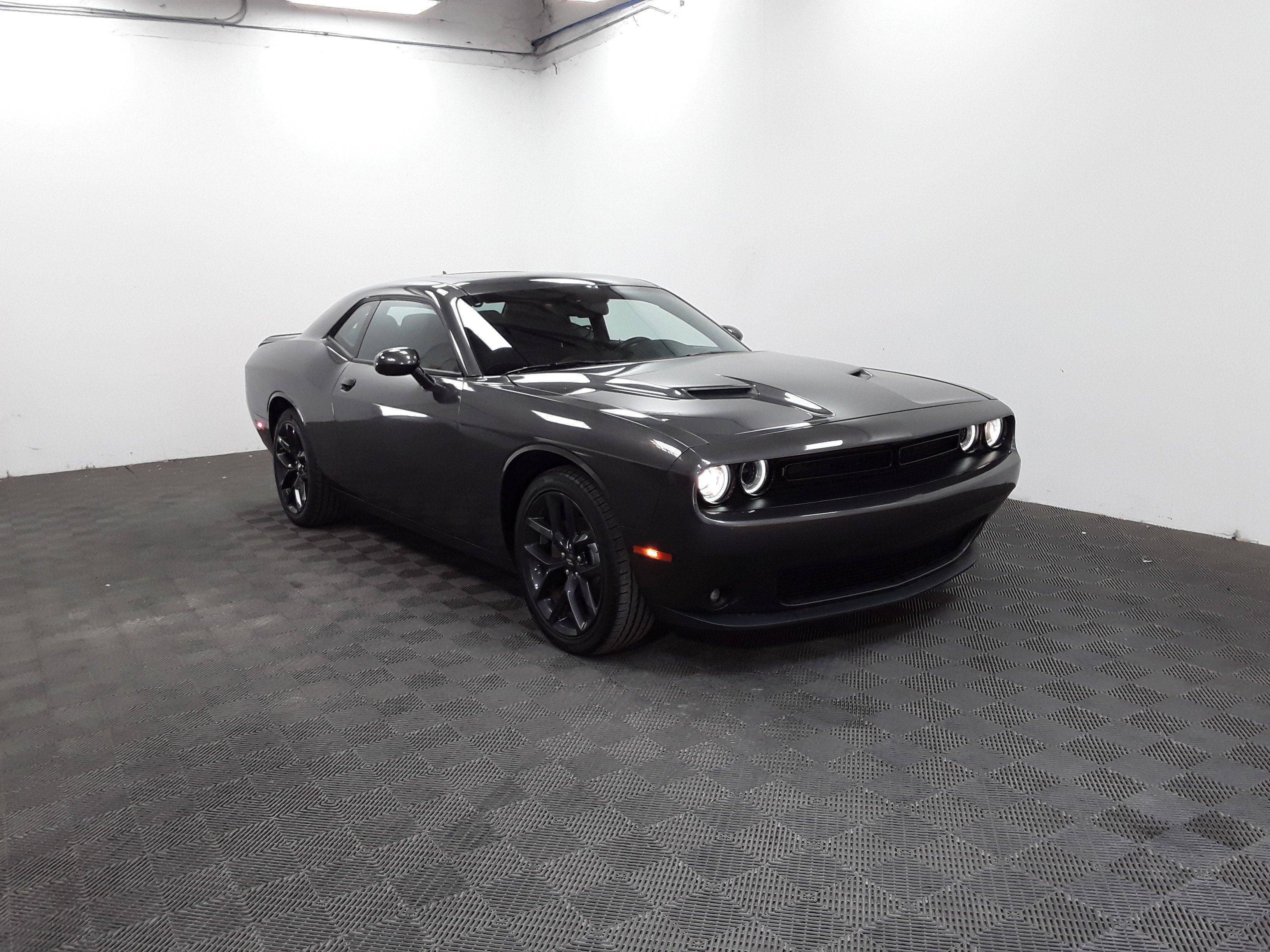 2022 Dodge Challenger SXT RWD