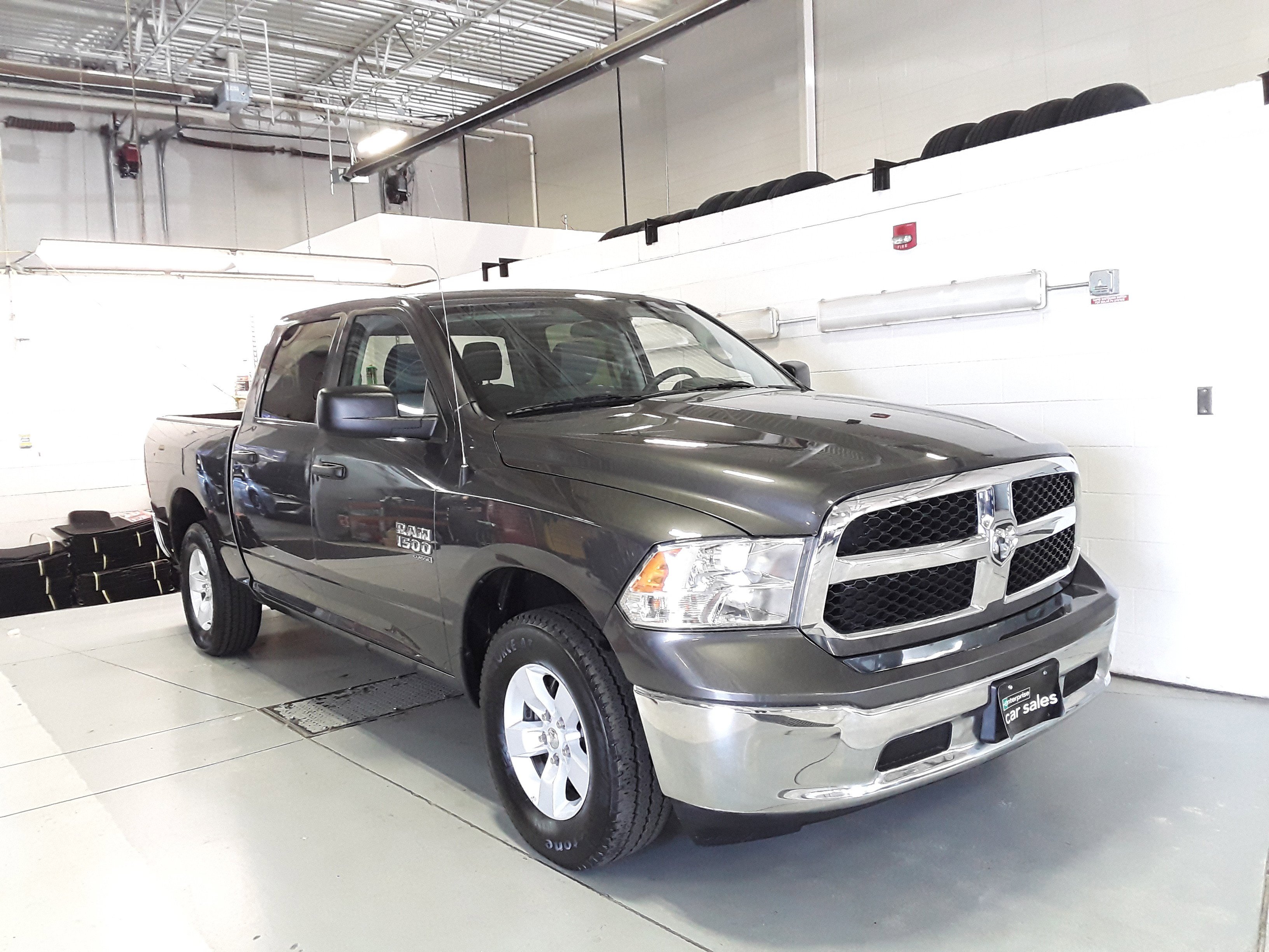 2022 Ram 1500 Classic SLT 4x4 Crew Cab 5'7