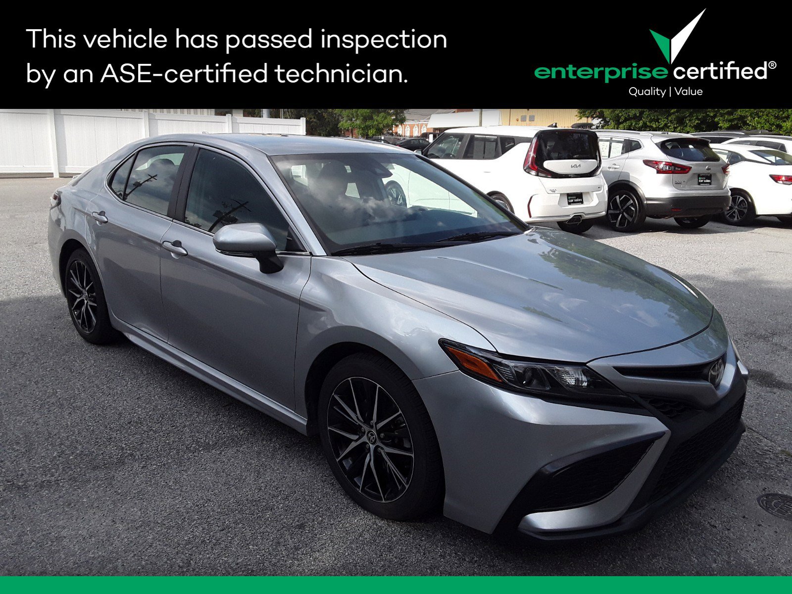 2022 Toyota Camry SE Auto
