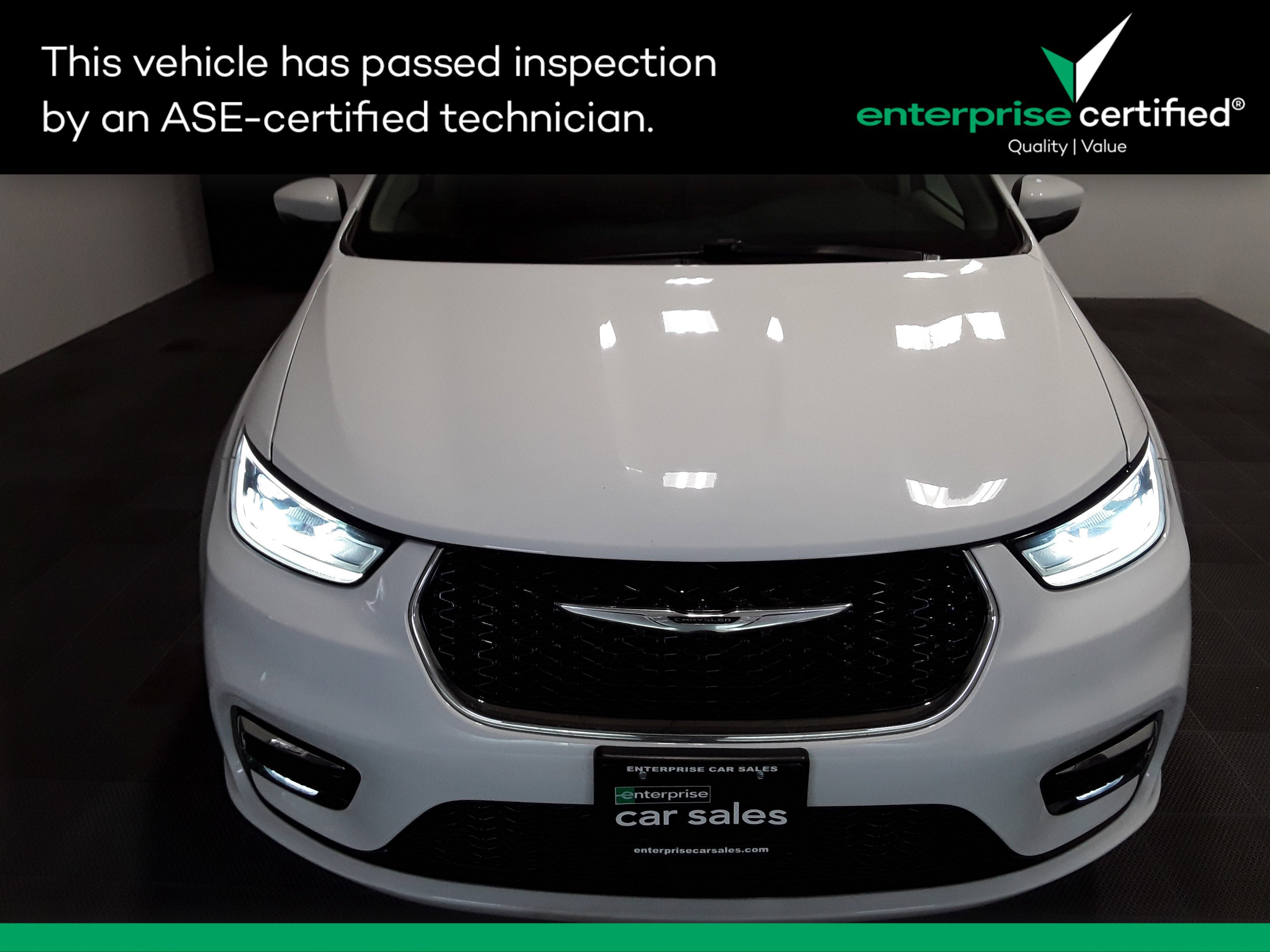 2023 Chrysler Pacifica Touring L's photo