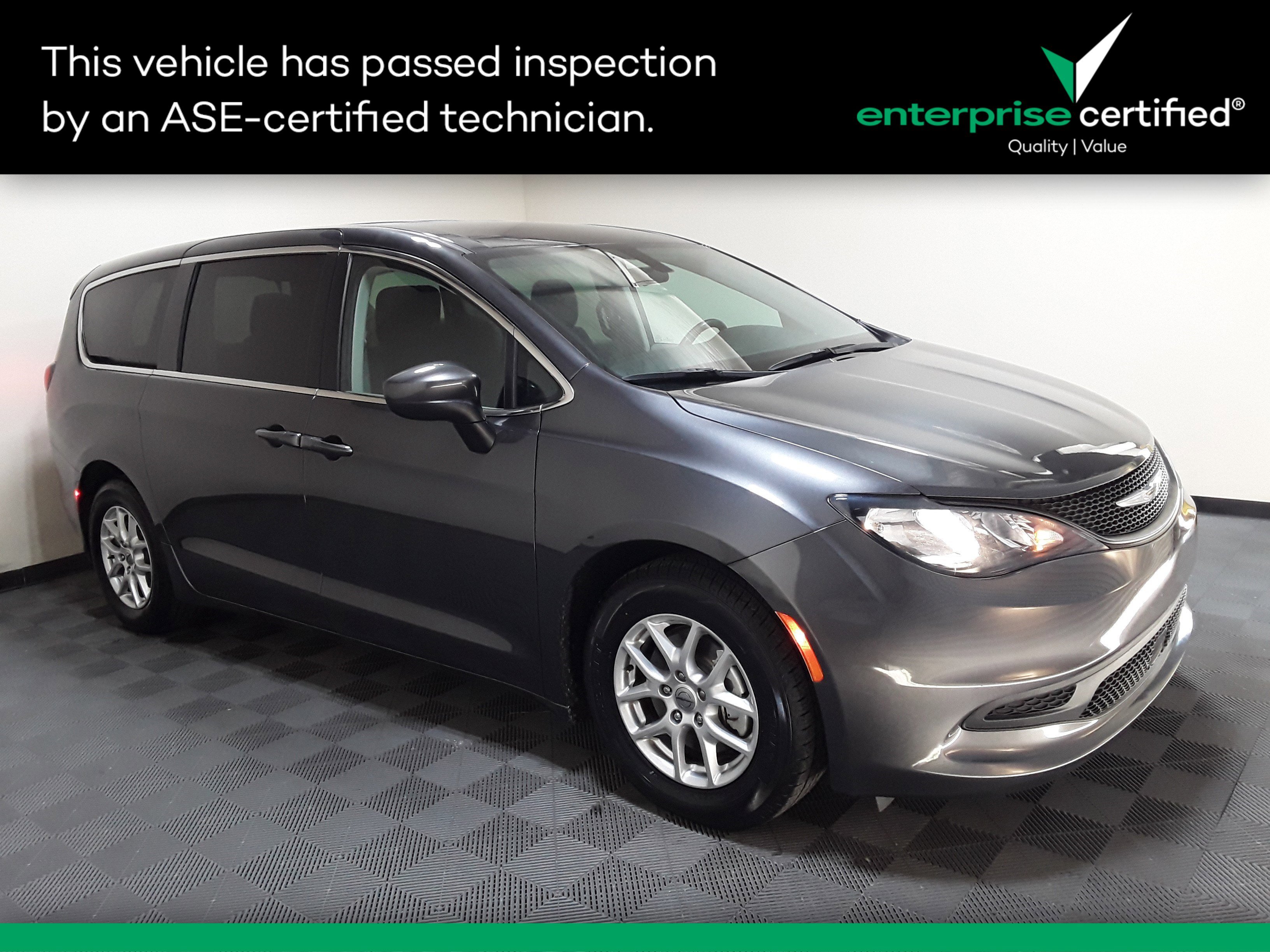 Used 2022 Chrysler Voyager LX FWD's photo