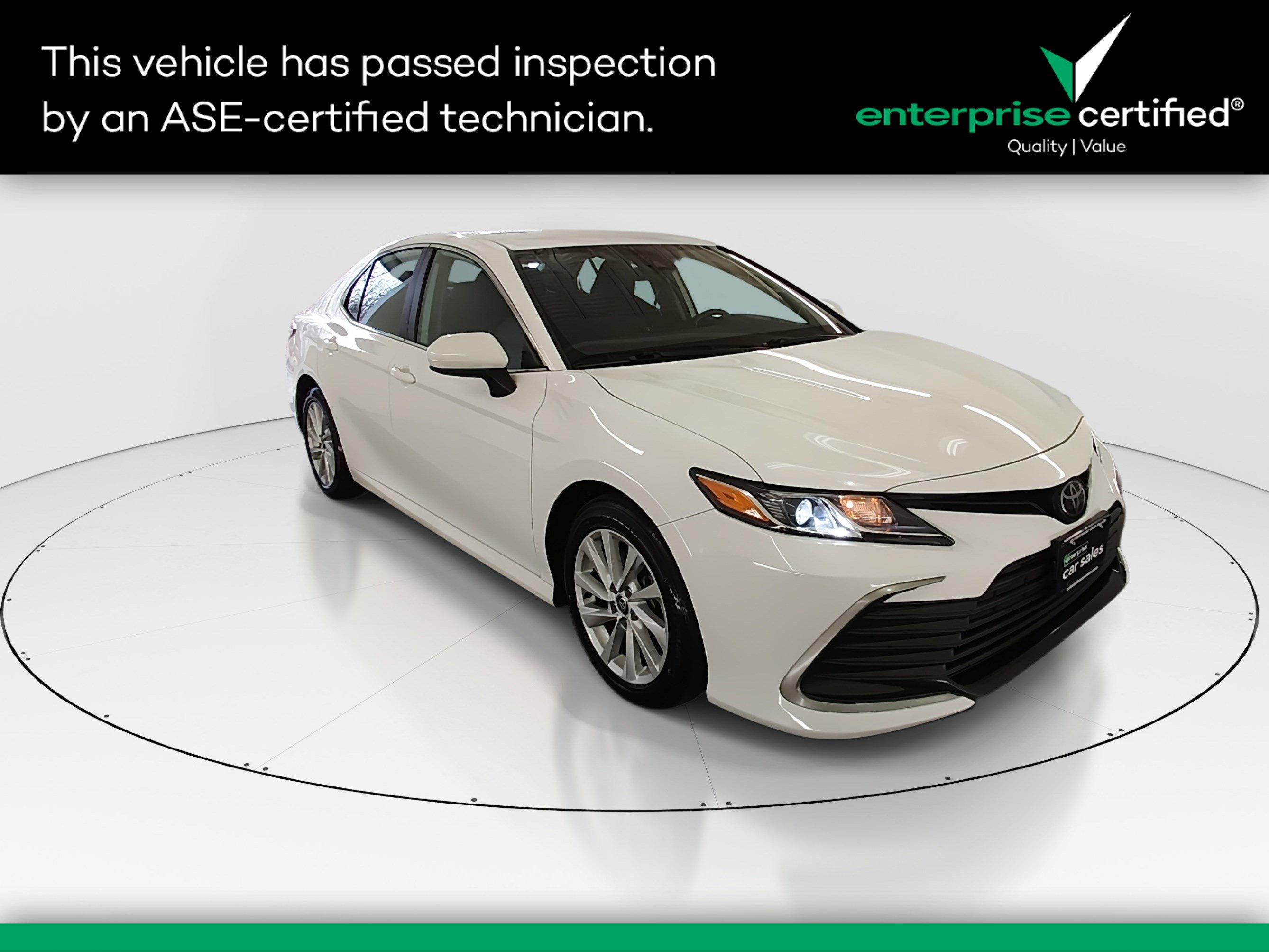 2022 Toyota Camry LE's photo