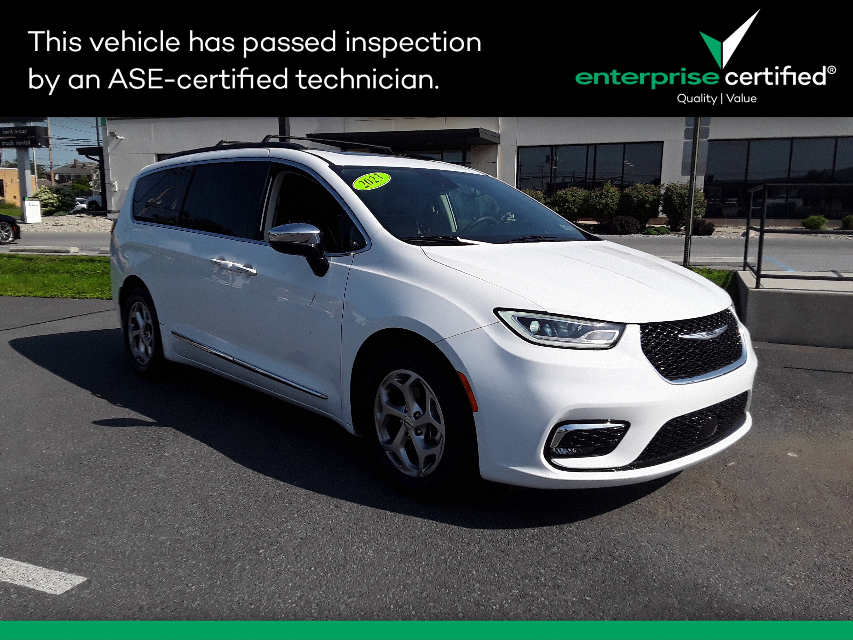 2023 Chrysler Pacifica Limited's photo