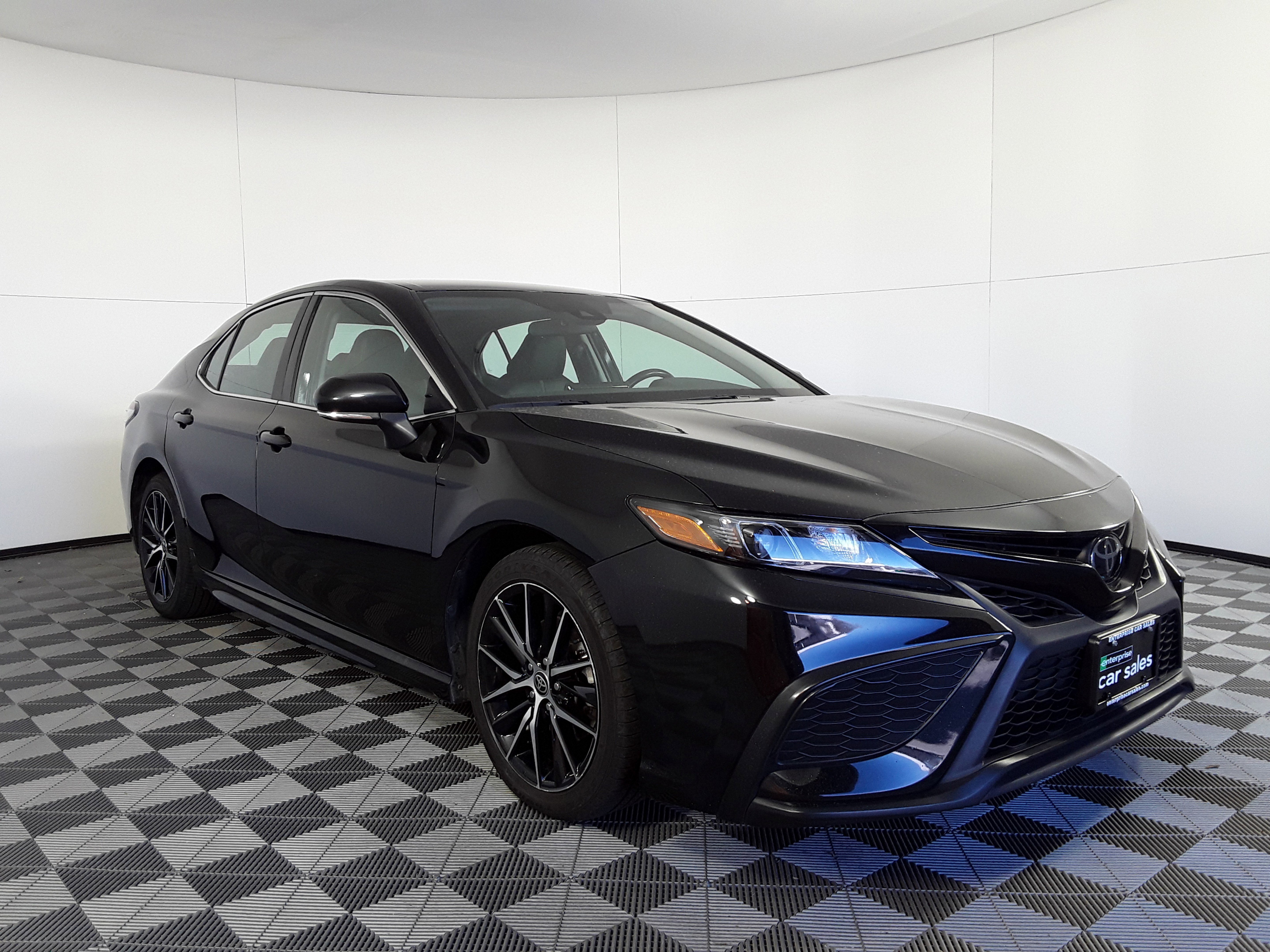 2022 Toyota Camry SE Auto