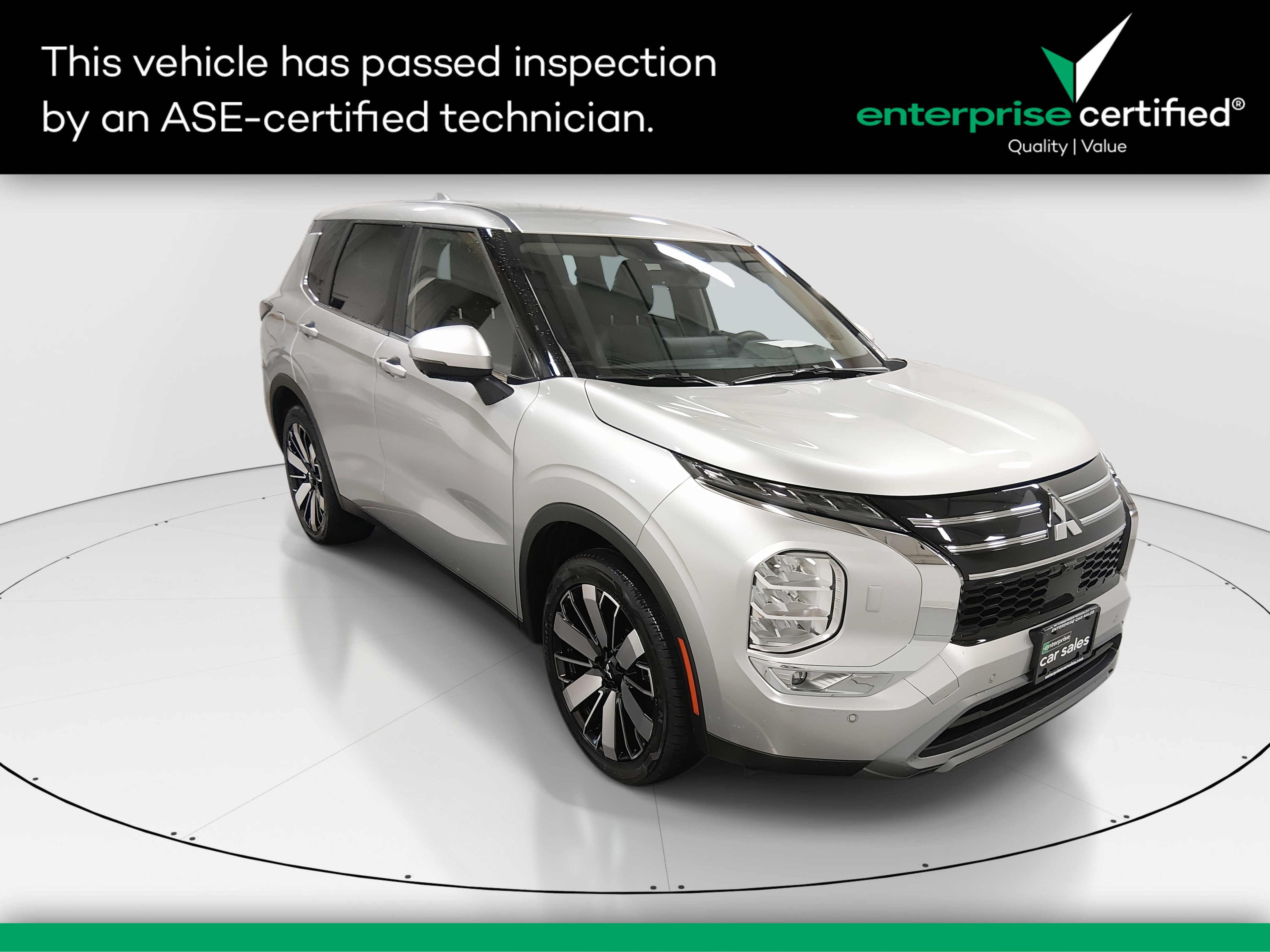 2025 Mitsubishi Outlander SE's photo