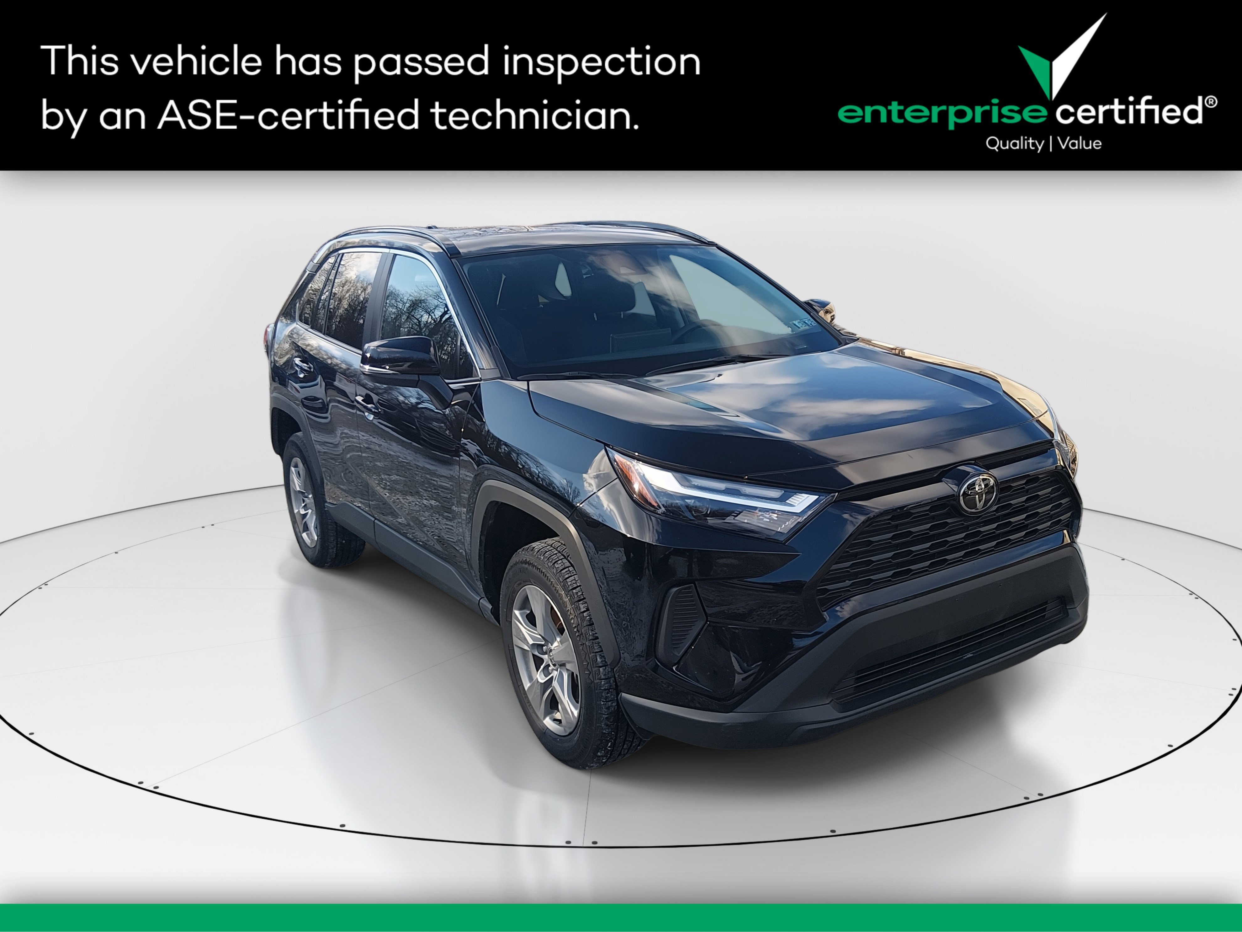 2024 Toyota RAV4 XLE's photo