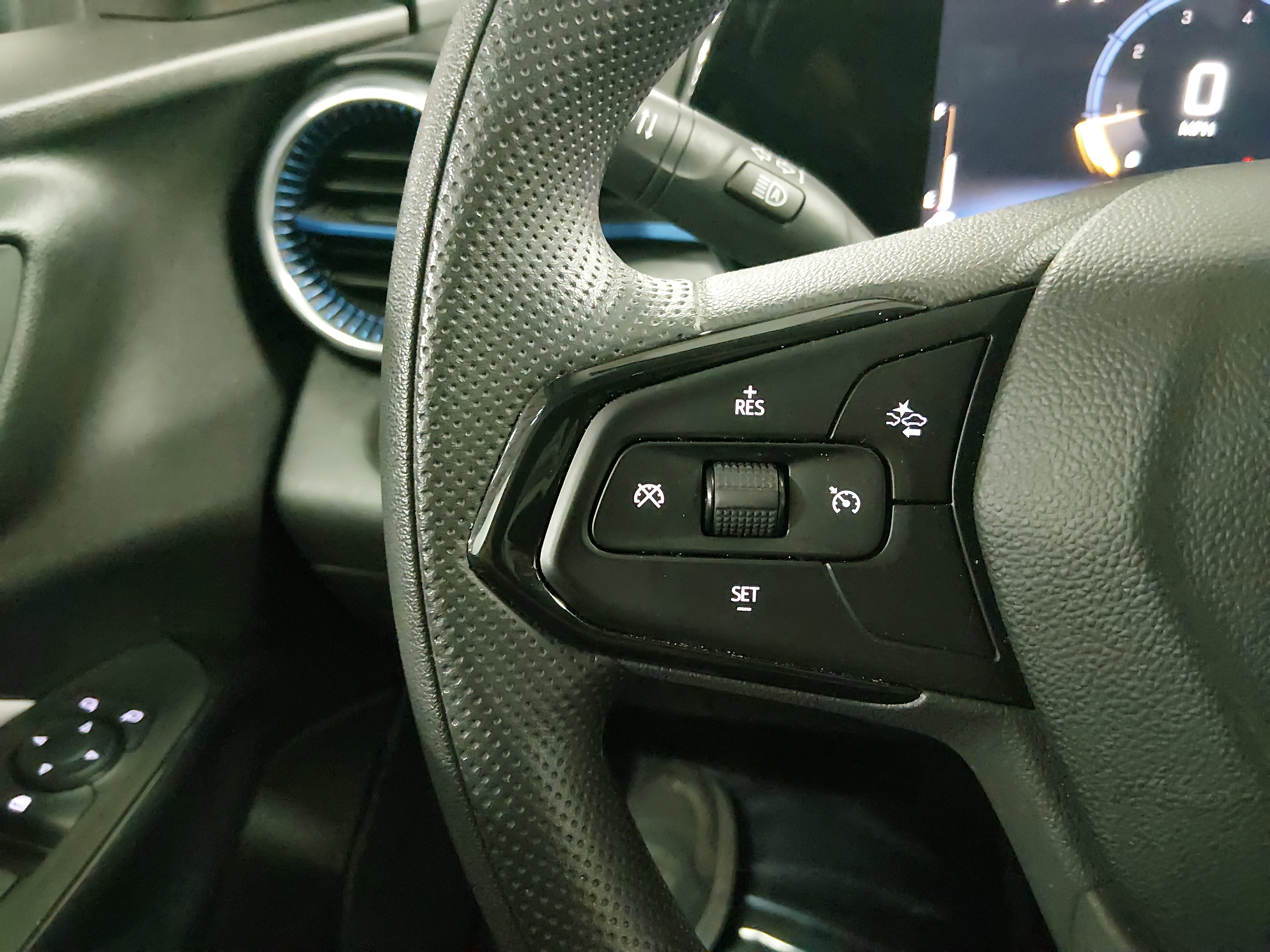 2024 Chevrolet Trax LT - Photo 12
