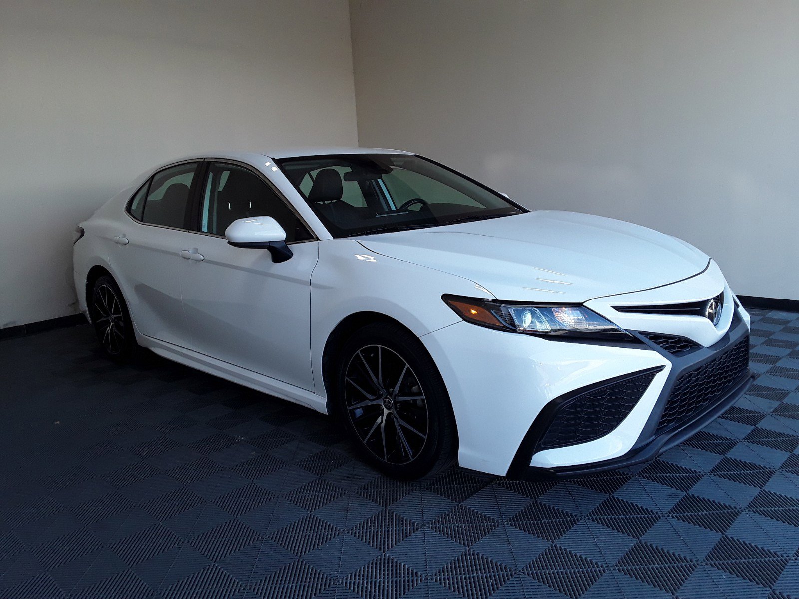 2021 Toyota Camry SE Auto