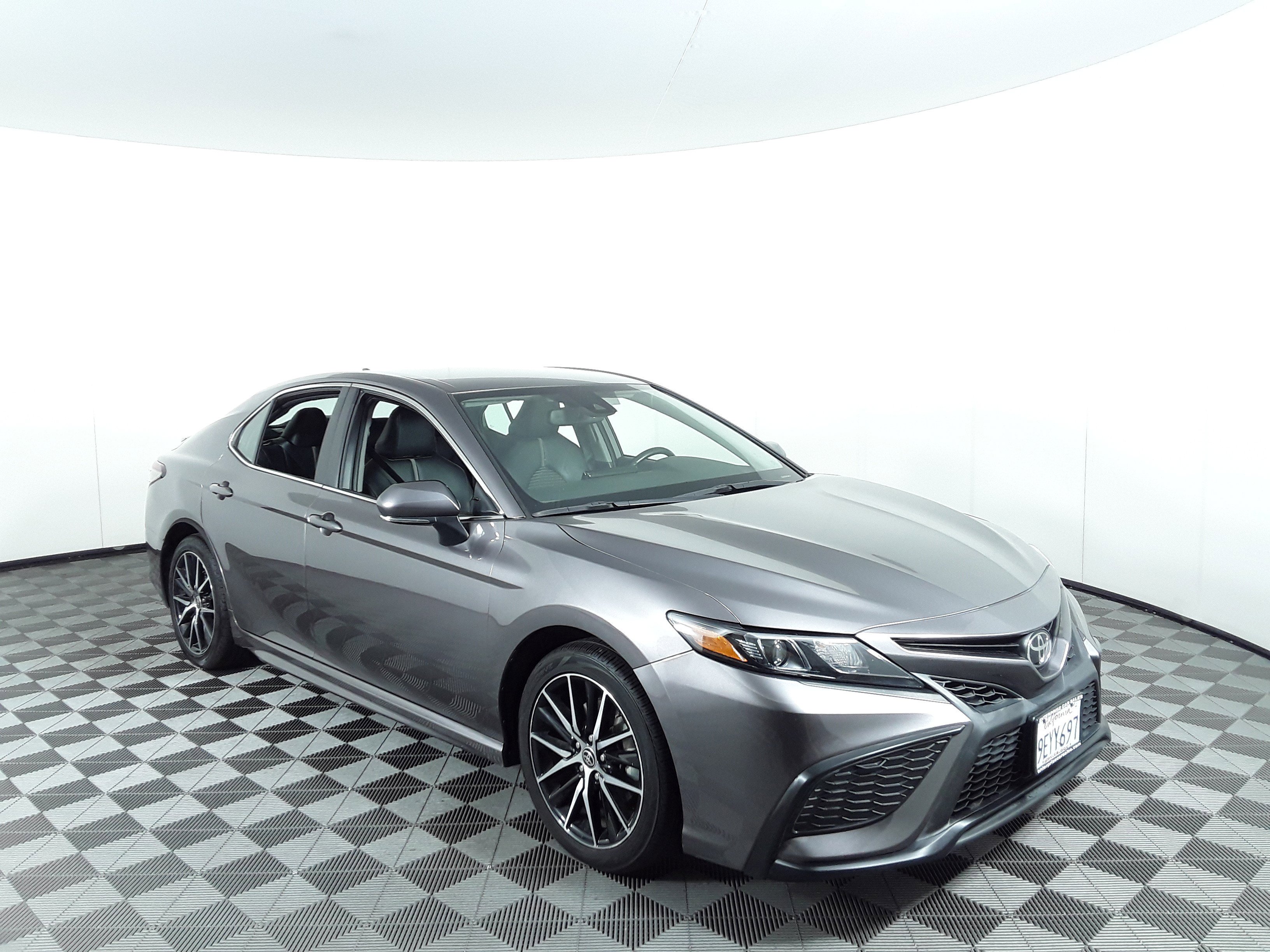 2023 Toyota Camry SE Auto