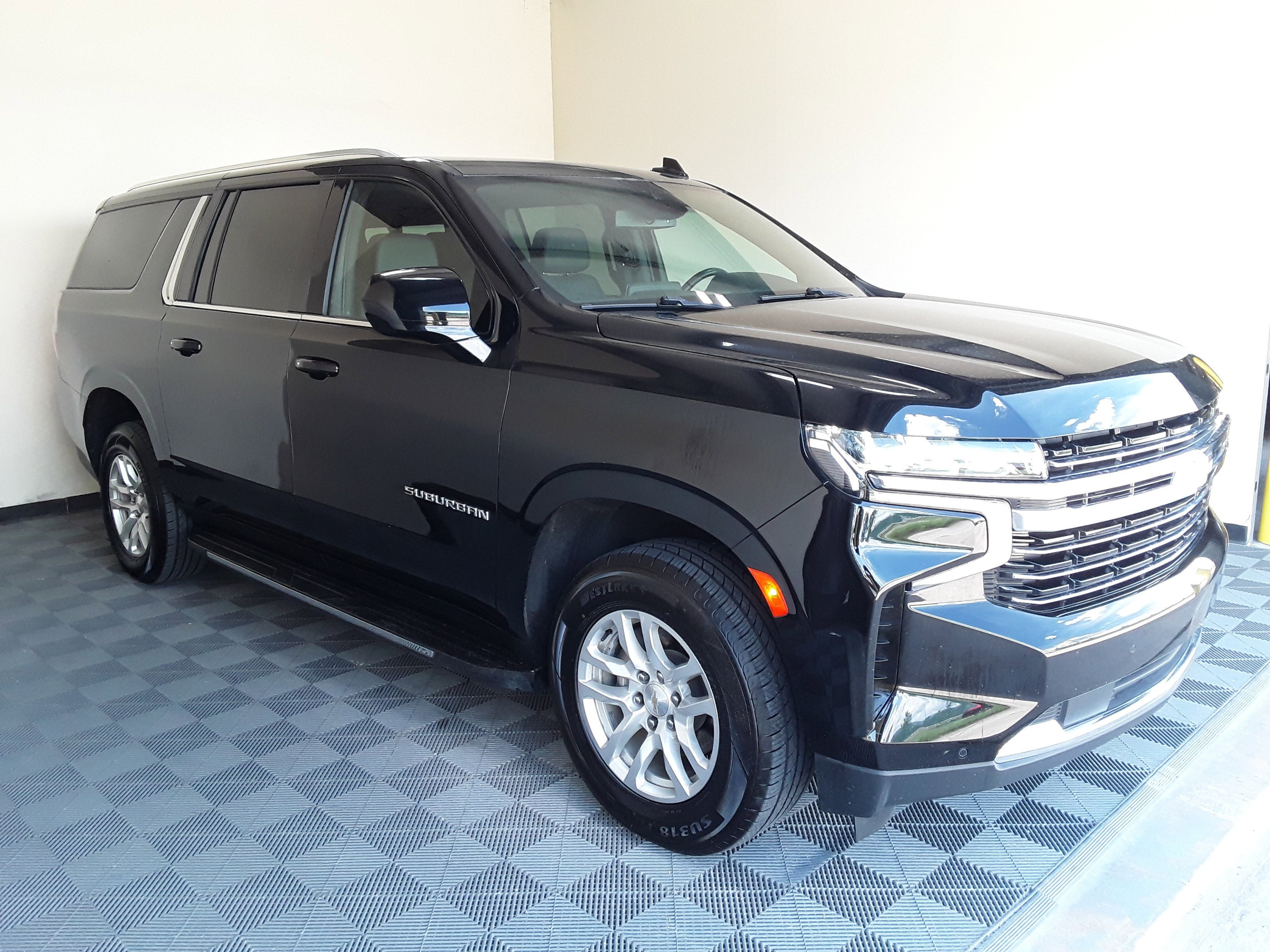 2023 Chevrolet Suburban 2WD 4dr LT