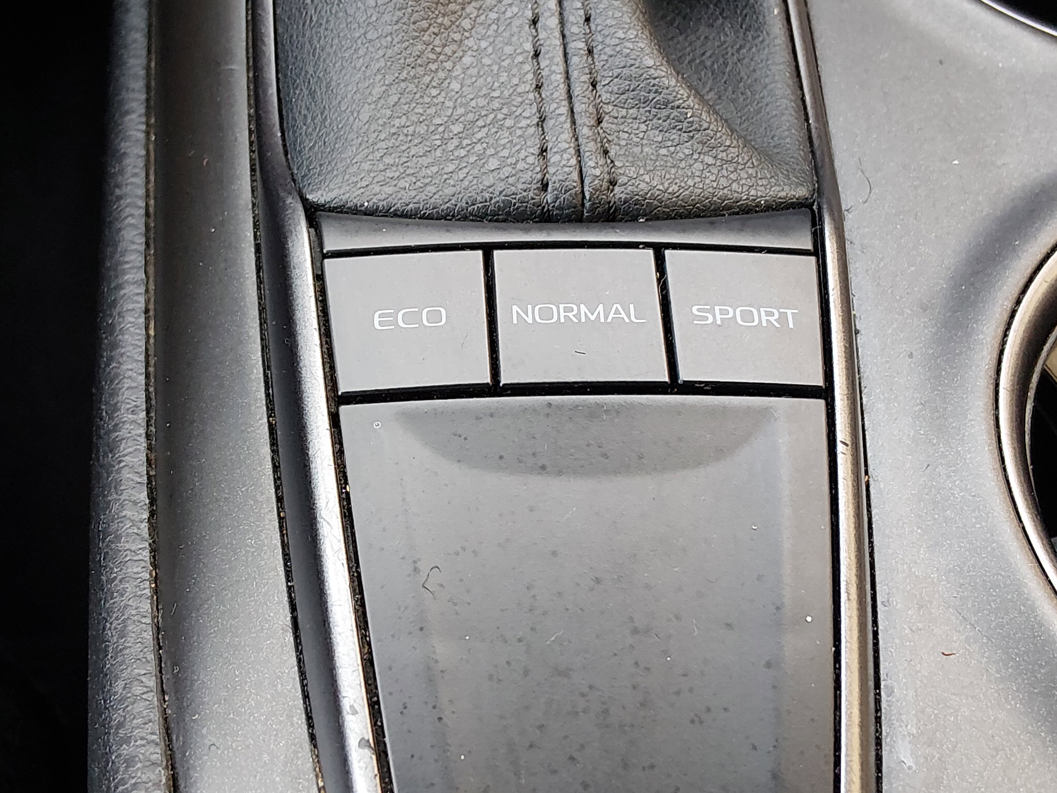 2024 Toyota Camry SE - Photo 17