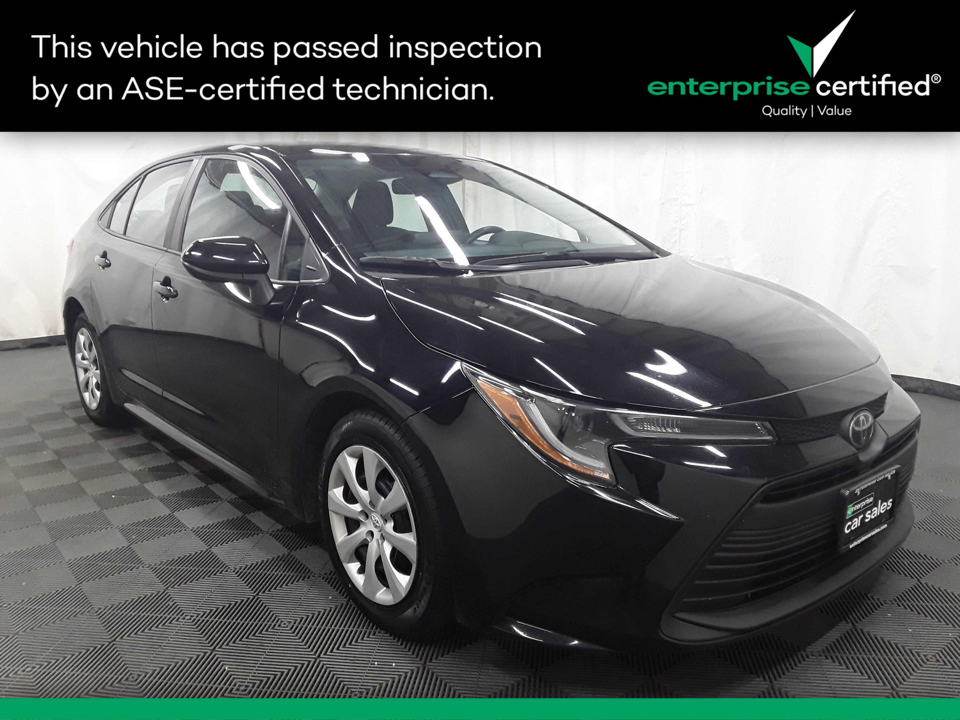 2023 Toyota Corolla LE's photo