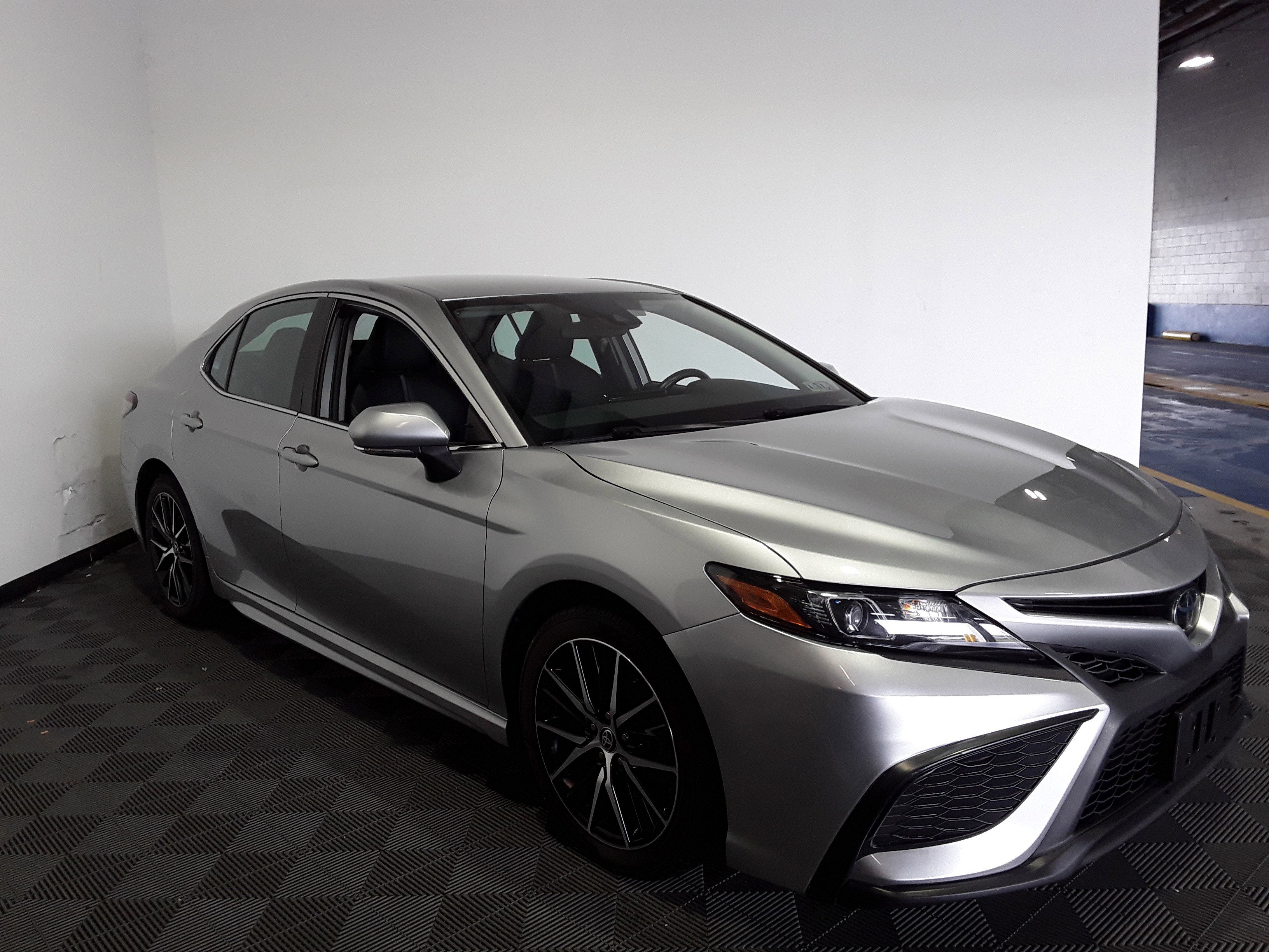 2022 Toyota Camry SE Auto