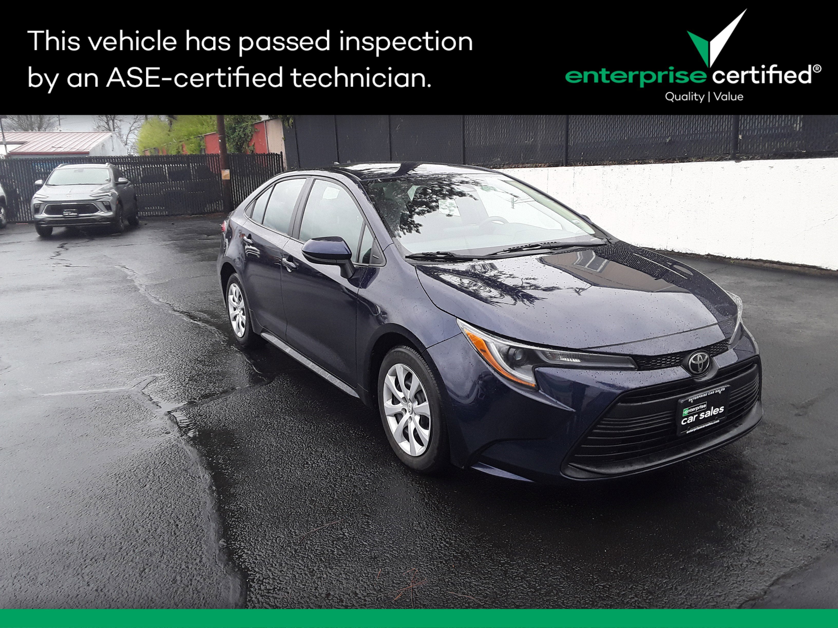 2023 Toyota Corolla LE's photo