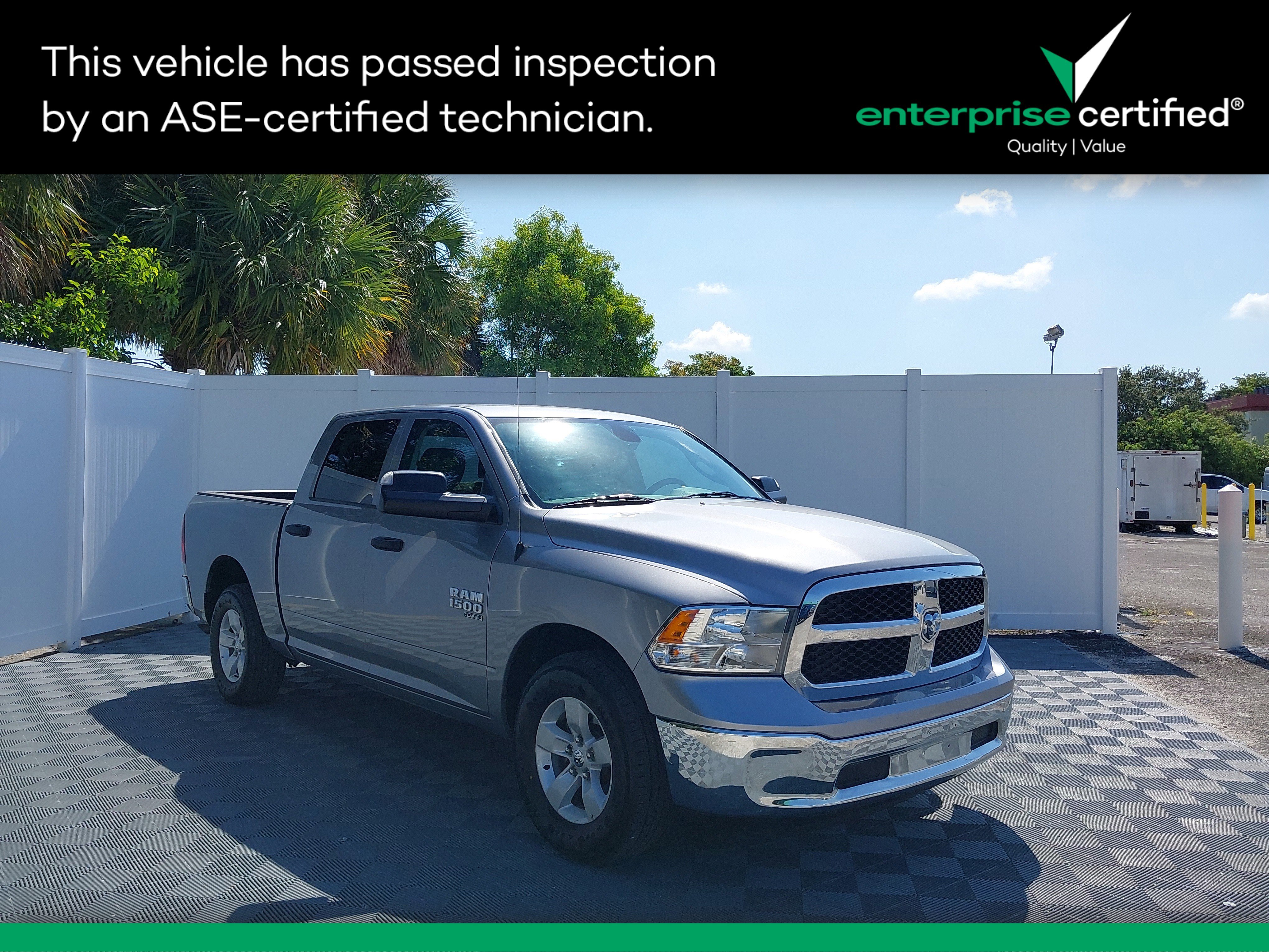 2023 Ram 1500 Classic SLT 4x2 Crew Cab 5'7