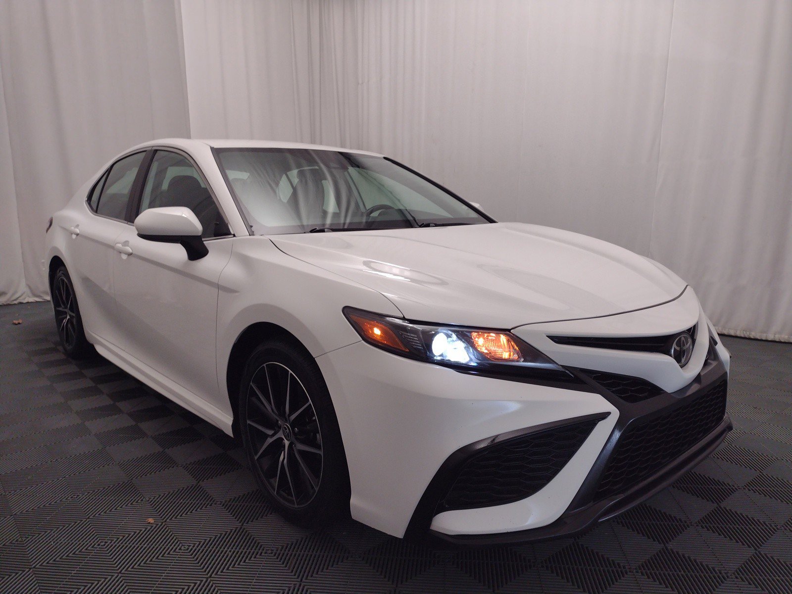 2021 Toyota Camry SE Auto