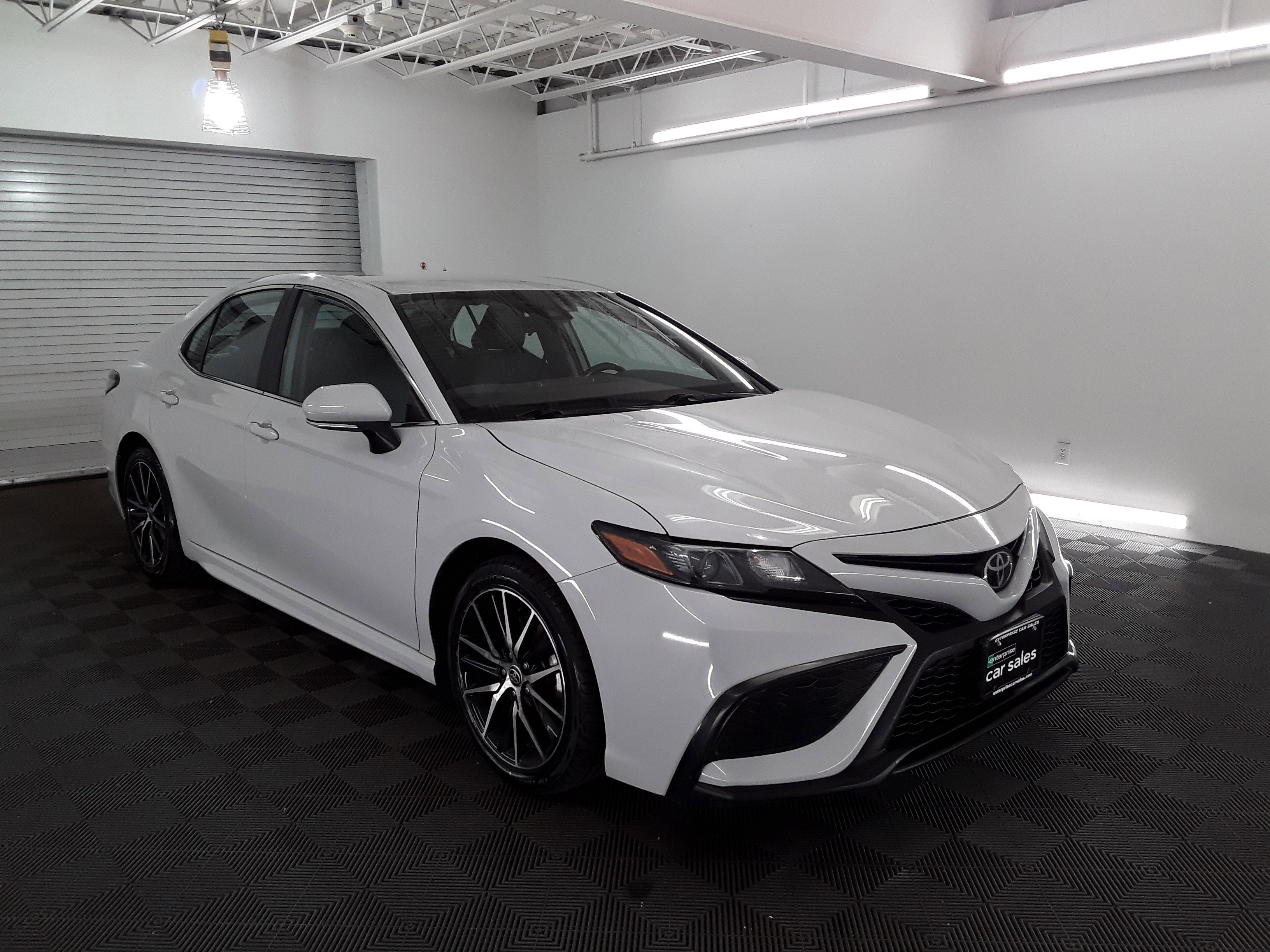 Used 2022 Toyota Camry SE Auto
