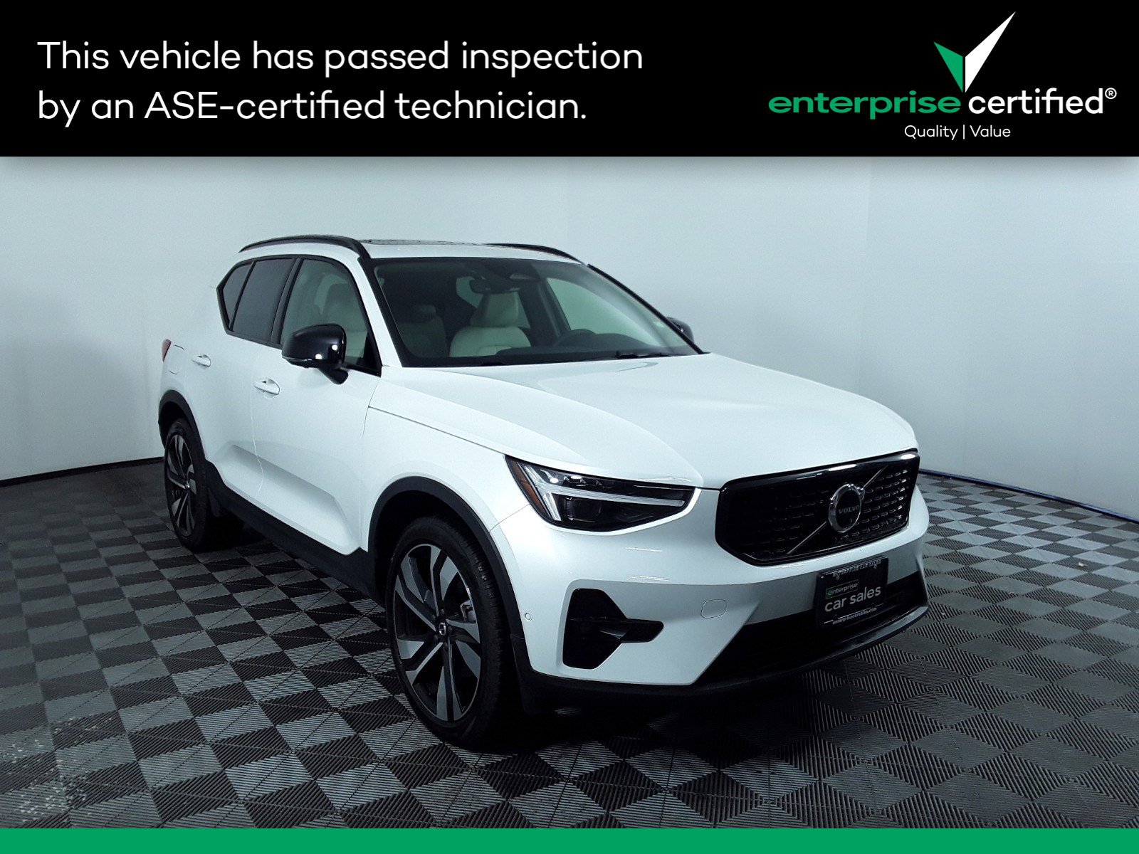 Used 2023 Volvo XC40 B5 AWD Ultimate Dark Theme