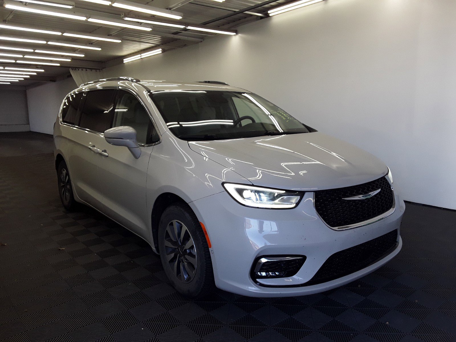 2021 Chrysler Pacifica Hybrid Touring L FWD