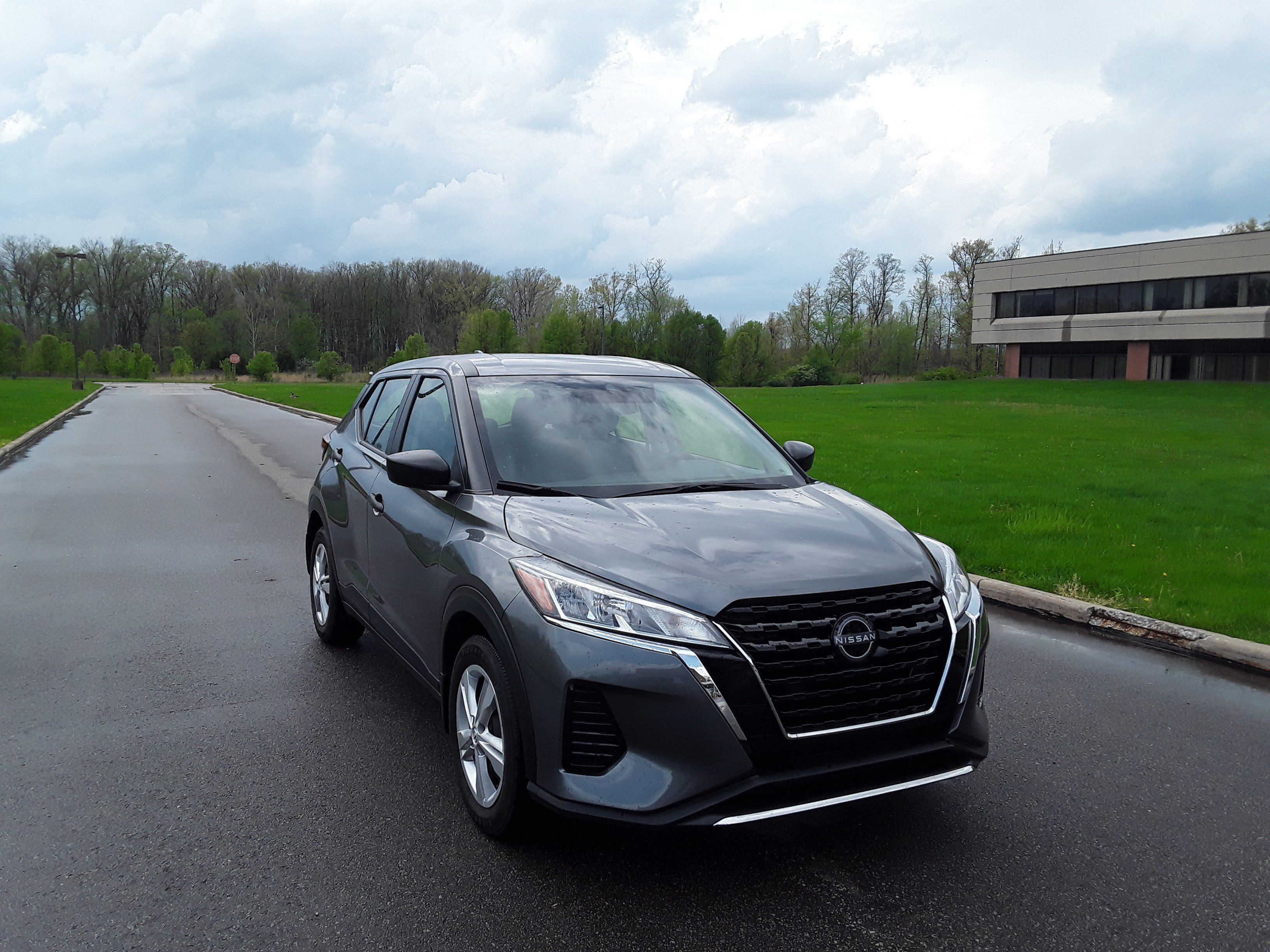 2023 Nissan Kicks S FWD