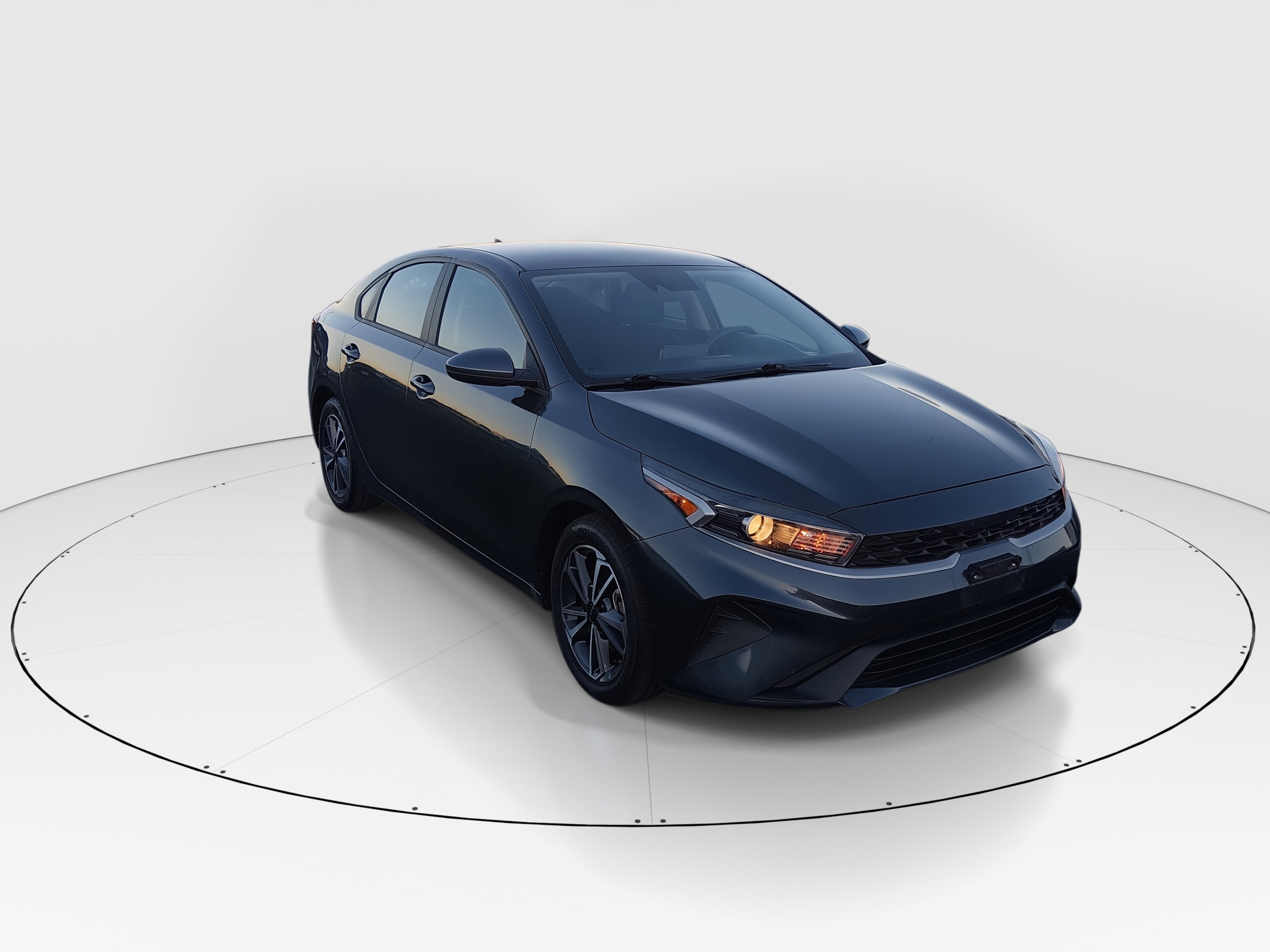 Used 2023 Kia Forte LXS IVT