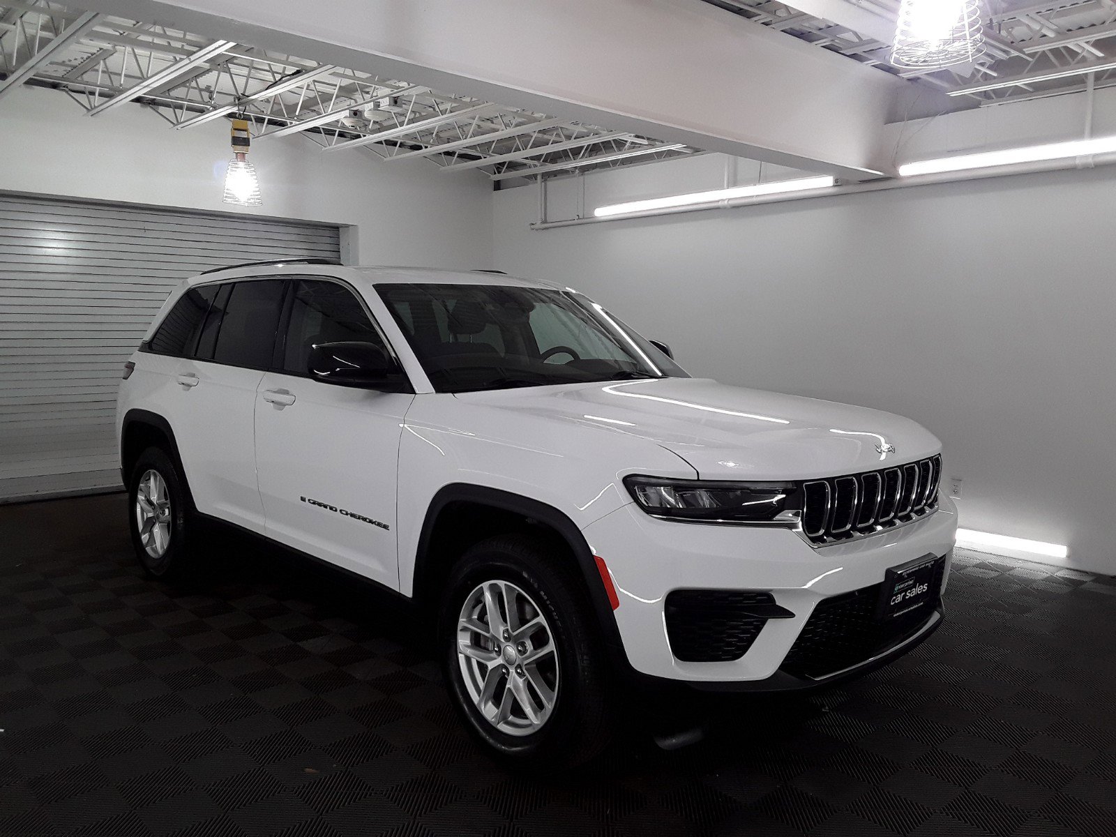 2023 Jeep Grand Cherokee Laredo 4x4