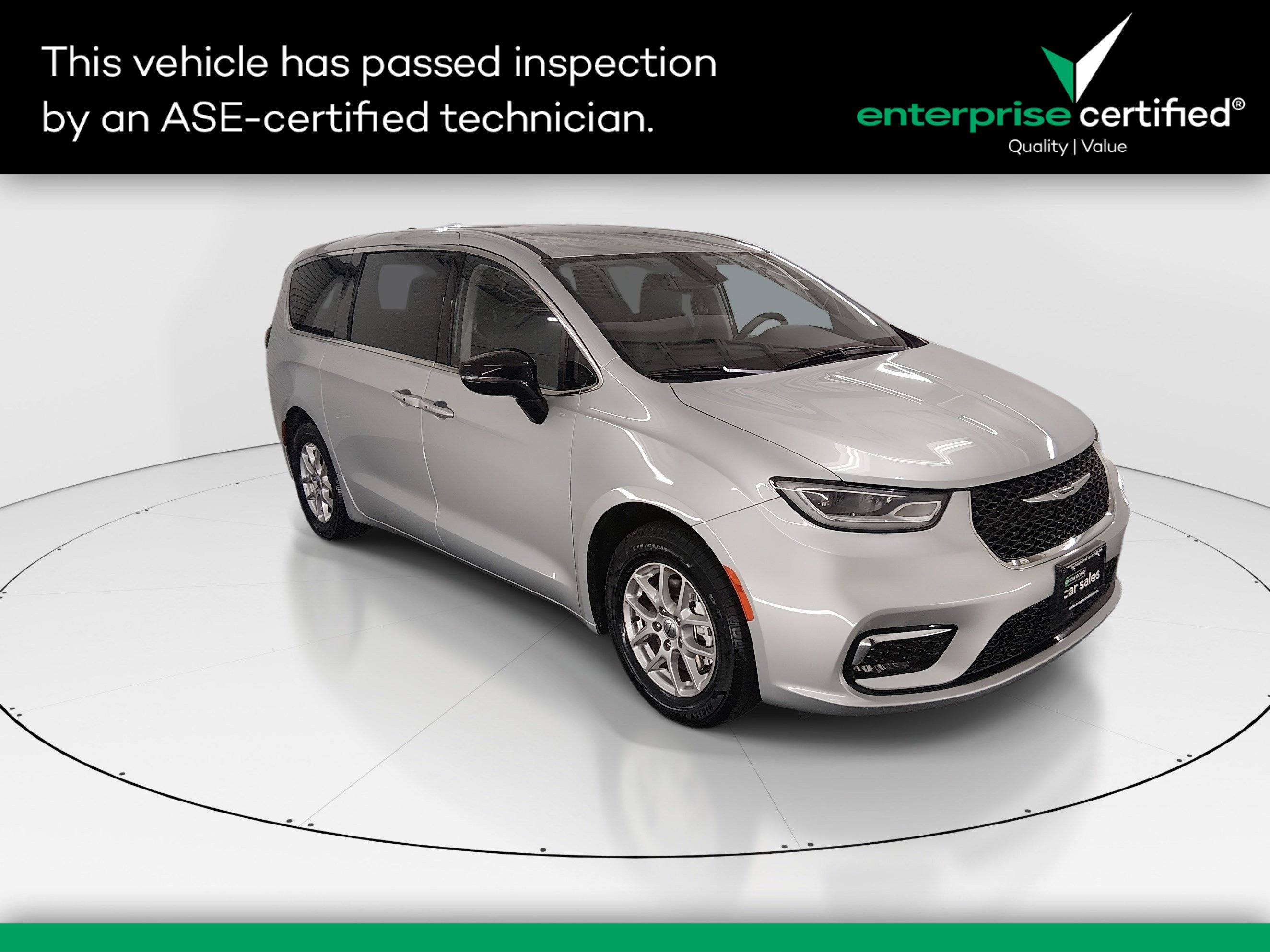 2024 Chrysler Pacifica Touring L's photo