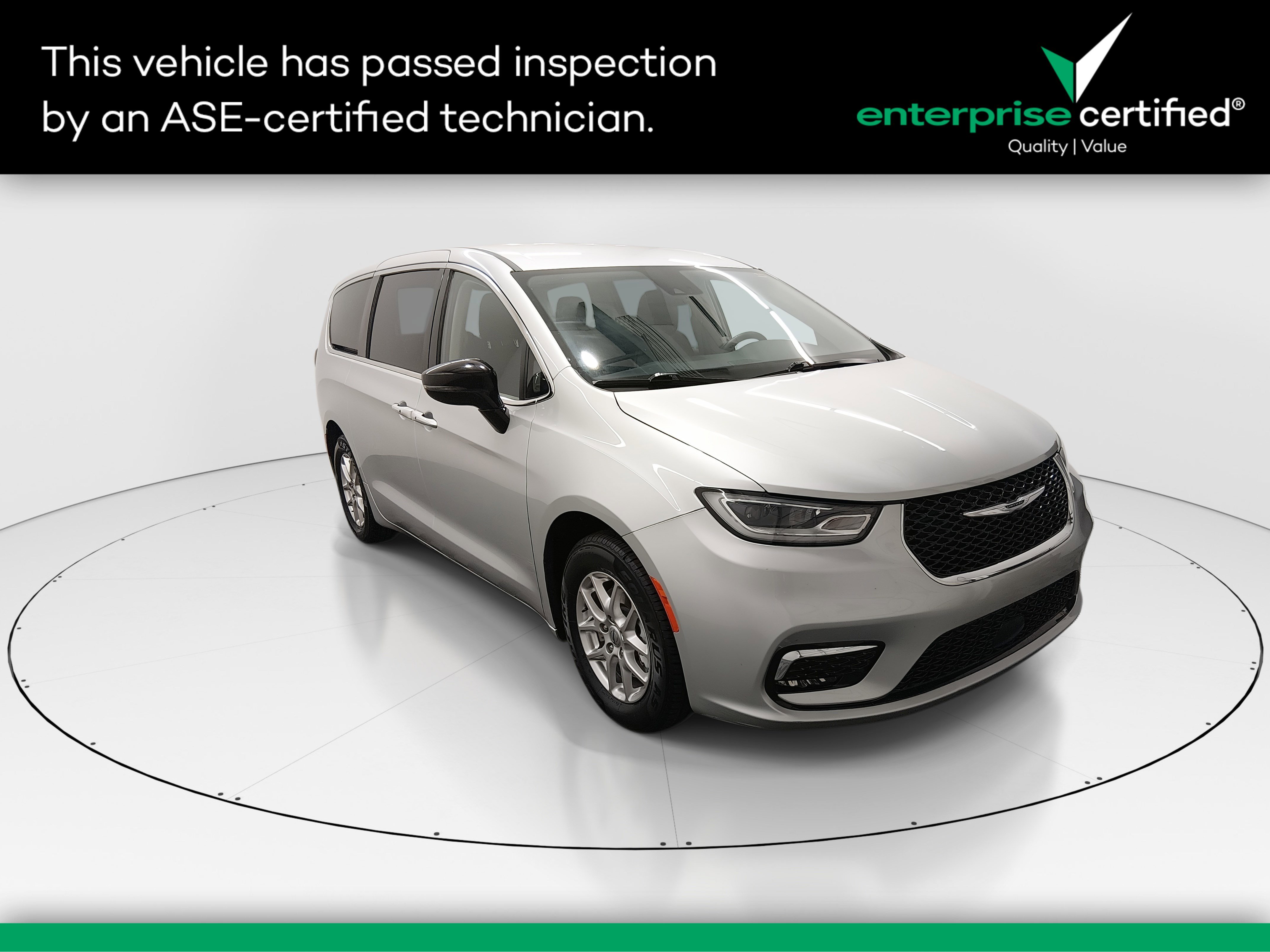 2024 Chrysler Pacifica Touring L's photo