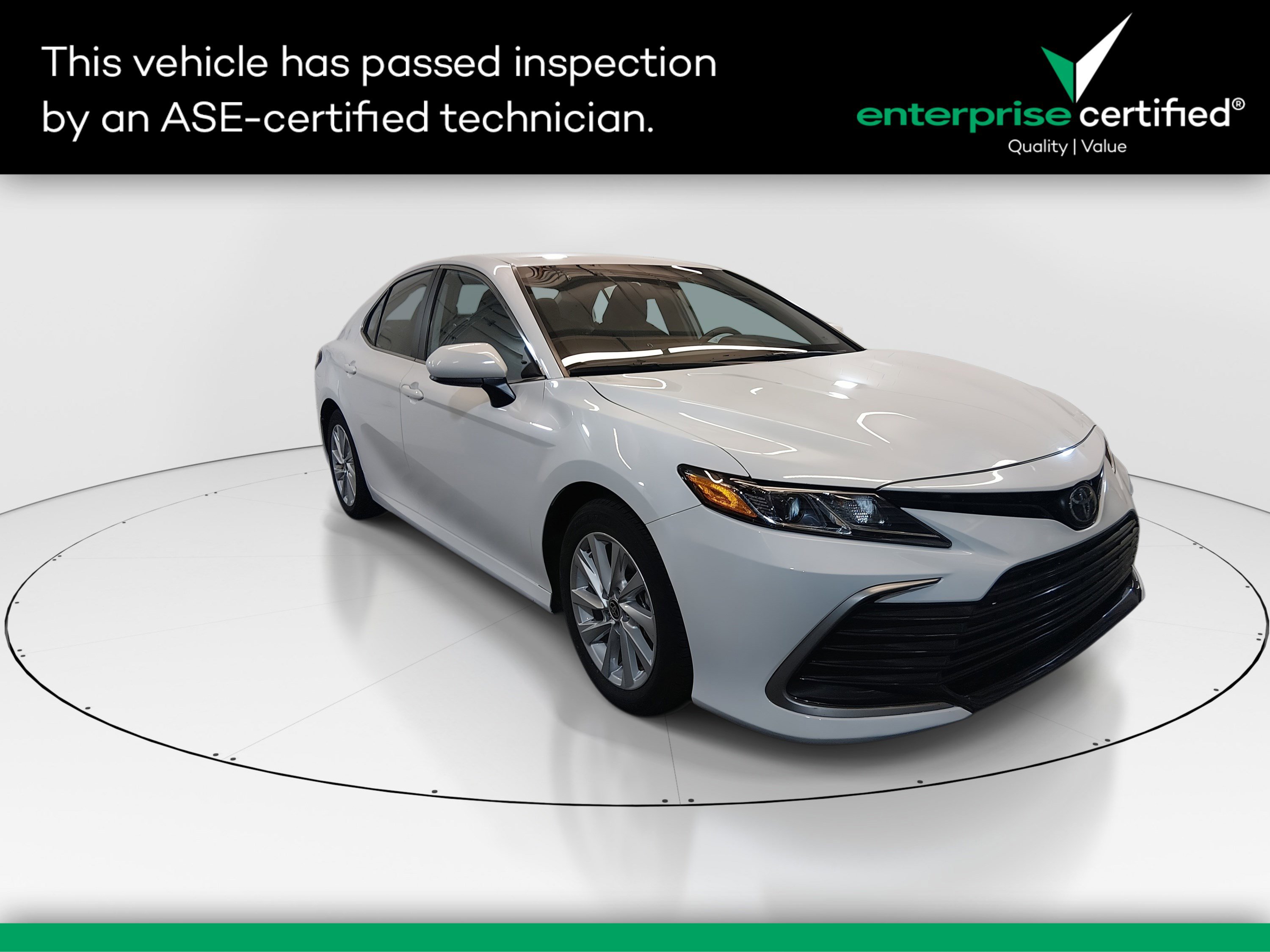 2024 Toyota Camry LE's photo