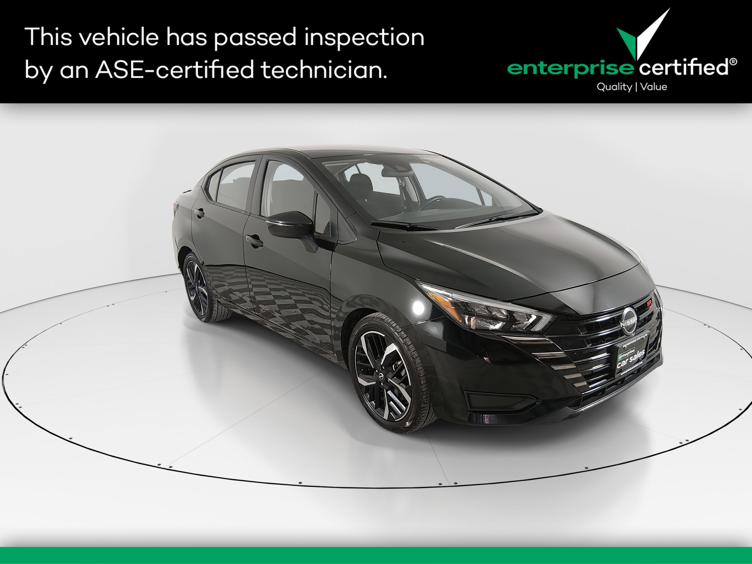 2024 Nissan Versa Sedan SR's photo