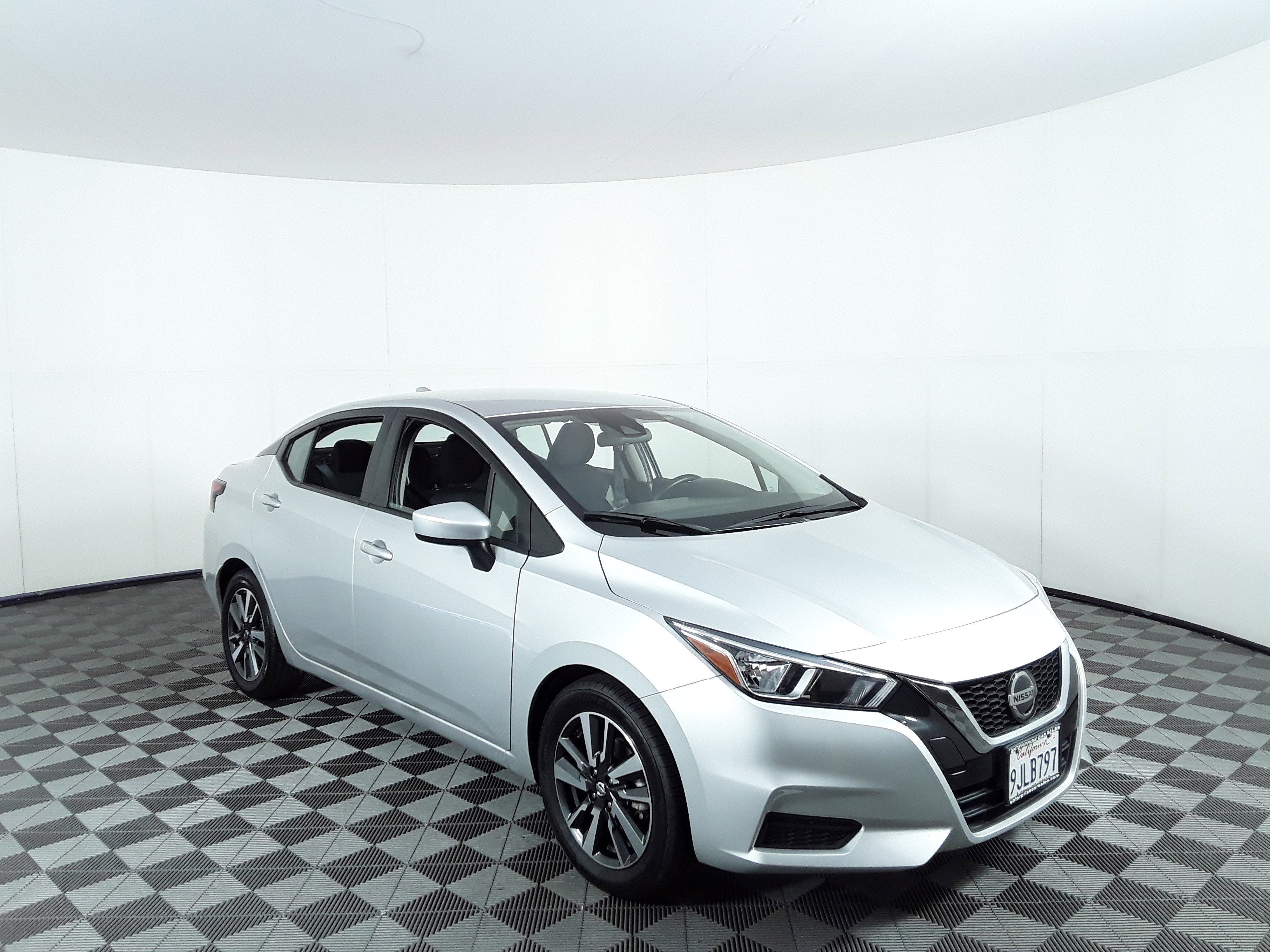2022 Nissan Versa SV CVT