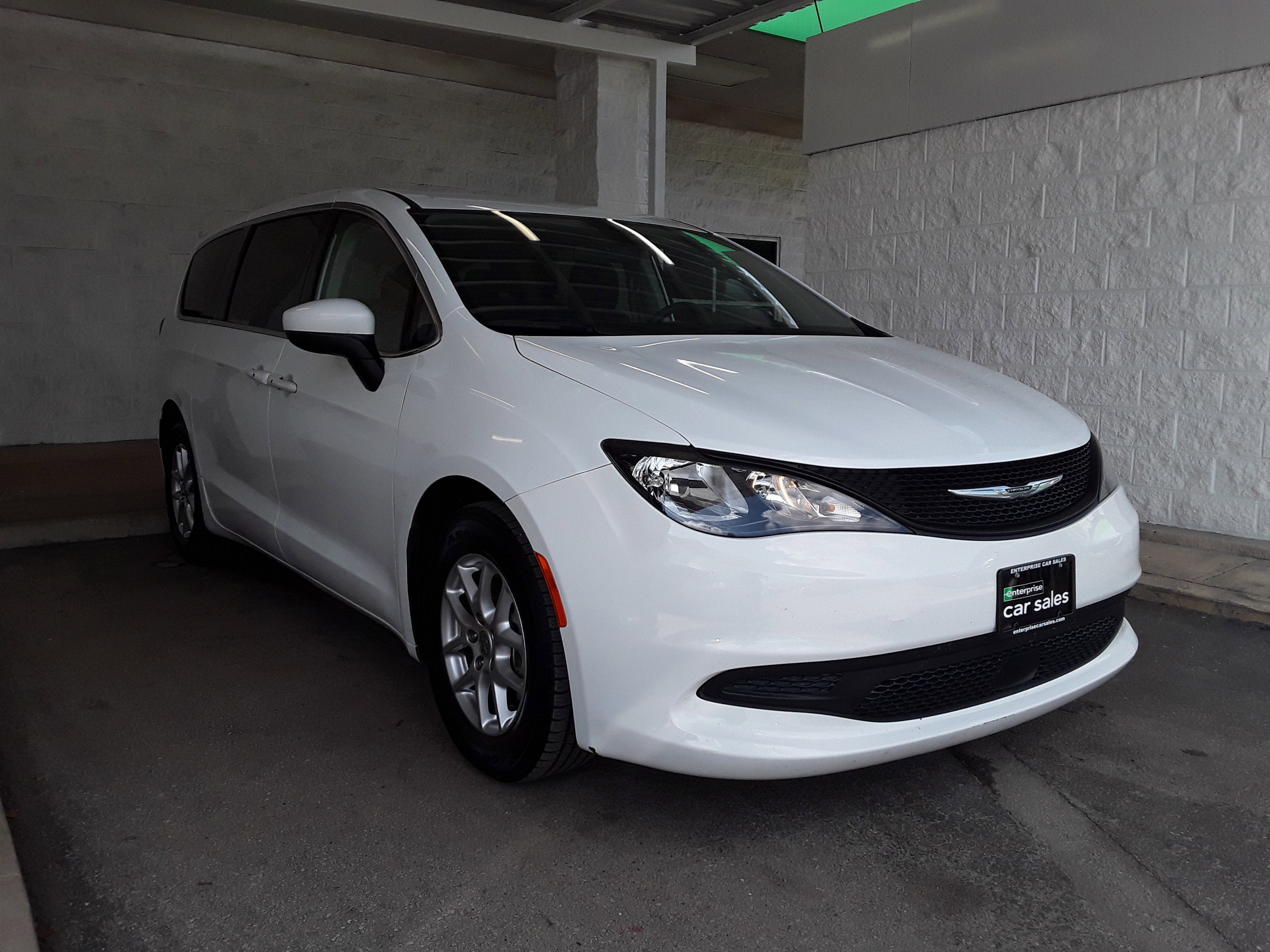 2022 Chrysler Voyager LX FWD