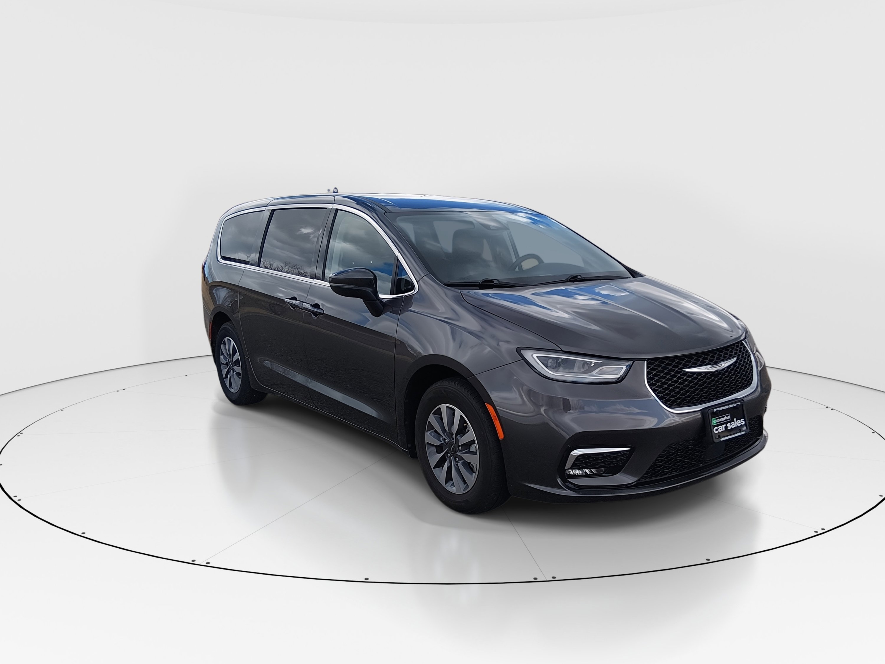 2023 Chrysler Pacifica Hybrid Touring L's photo
