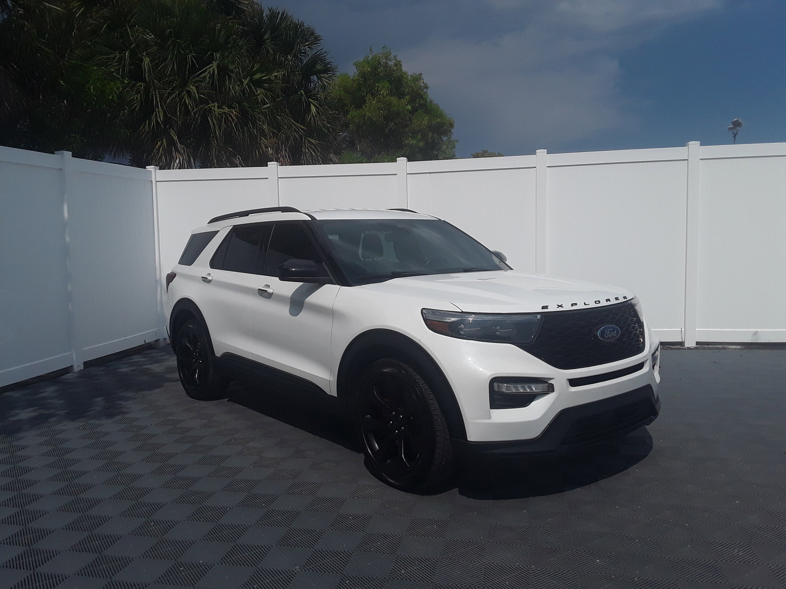2022 Ford Explorer ST RWD