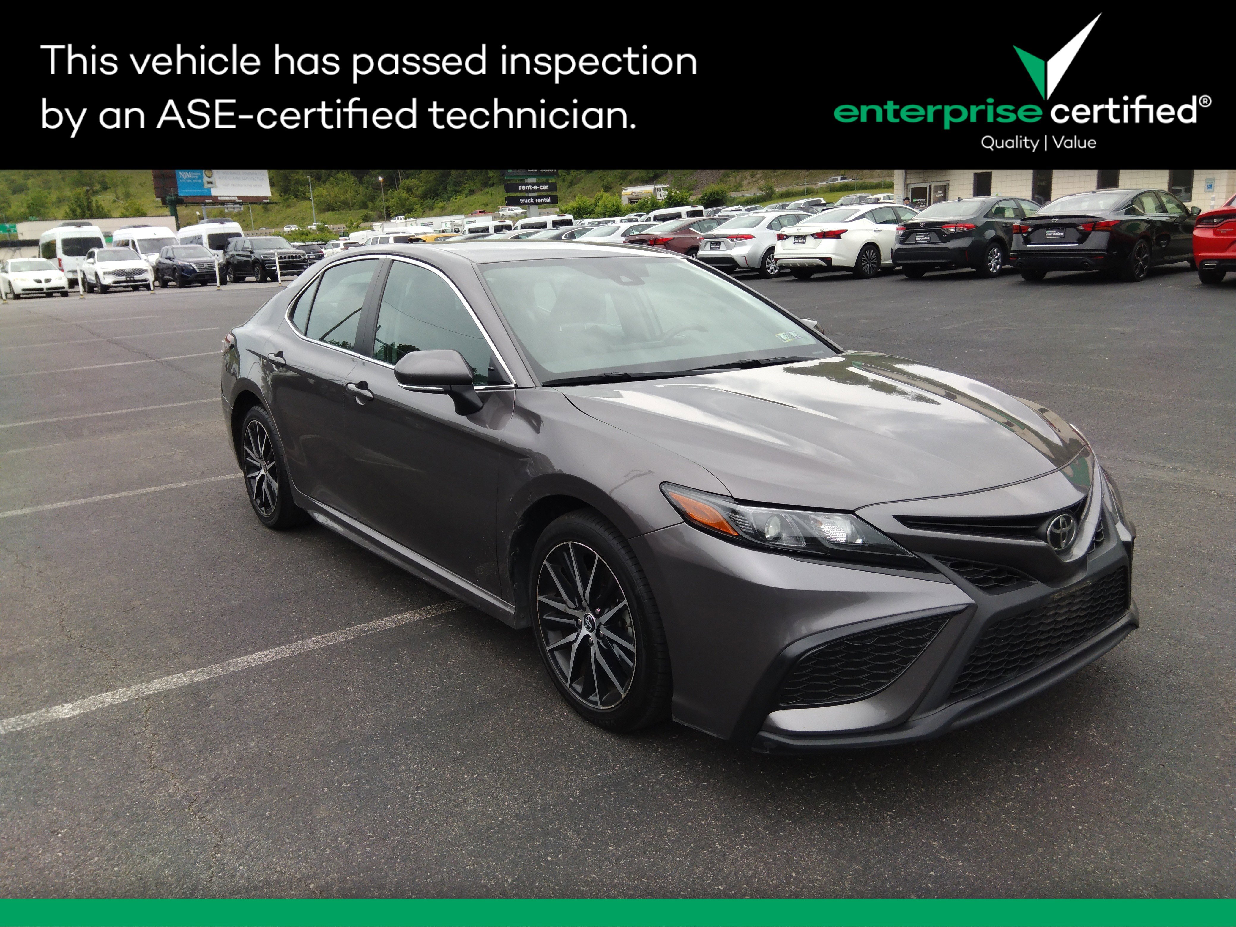 2022 Toyota Camry SE Auto