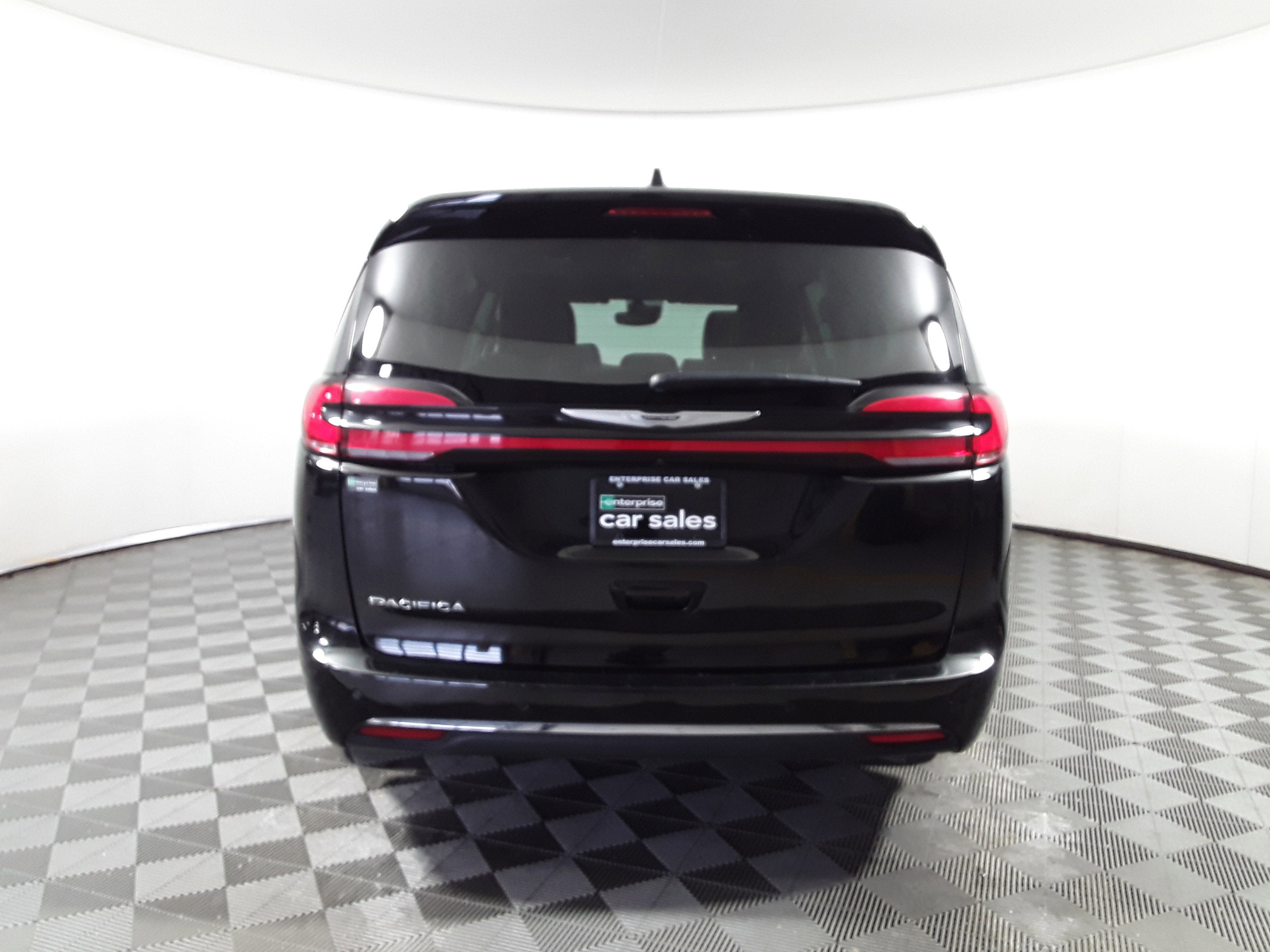 Image of Used 2024 Chrysler Pacifica Touring L FWD