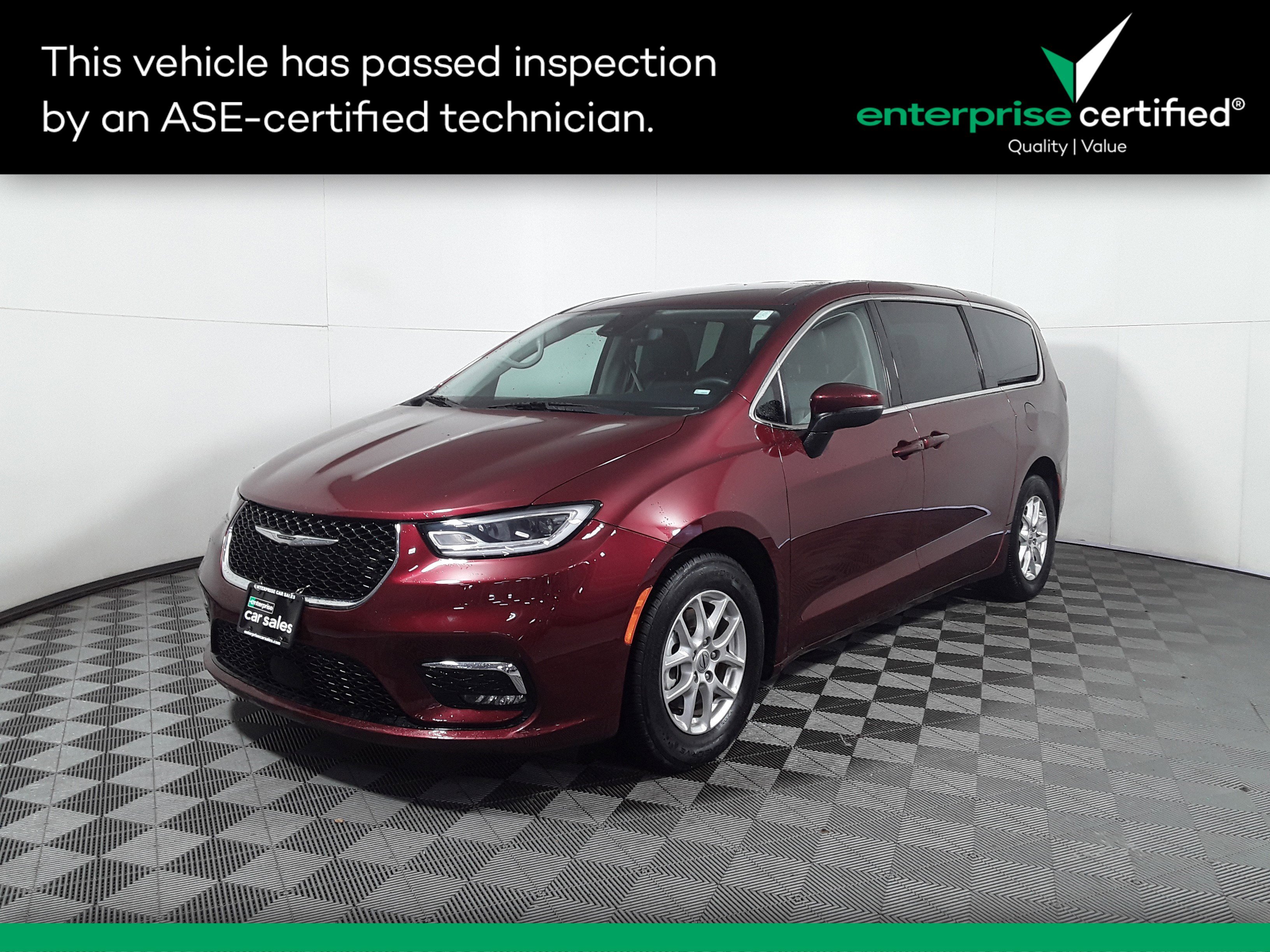 2023 Chrysler Pacifica Touring L's photo