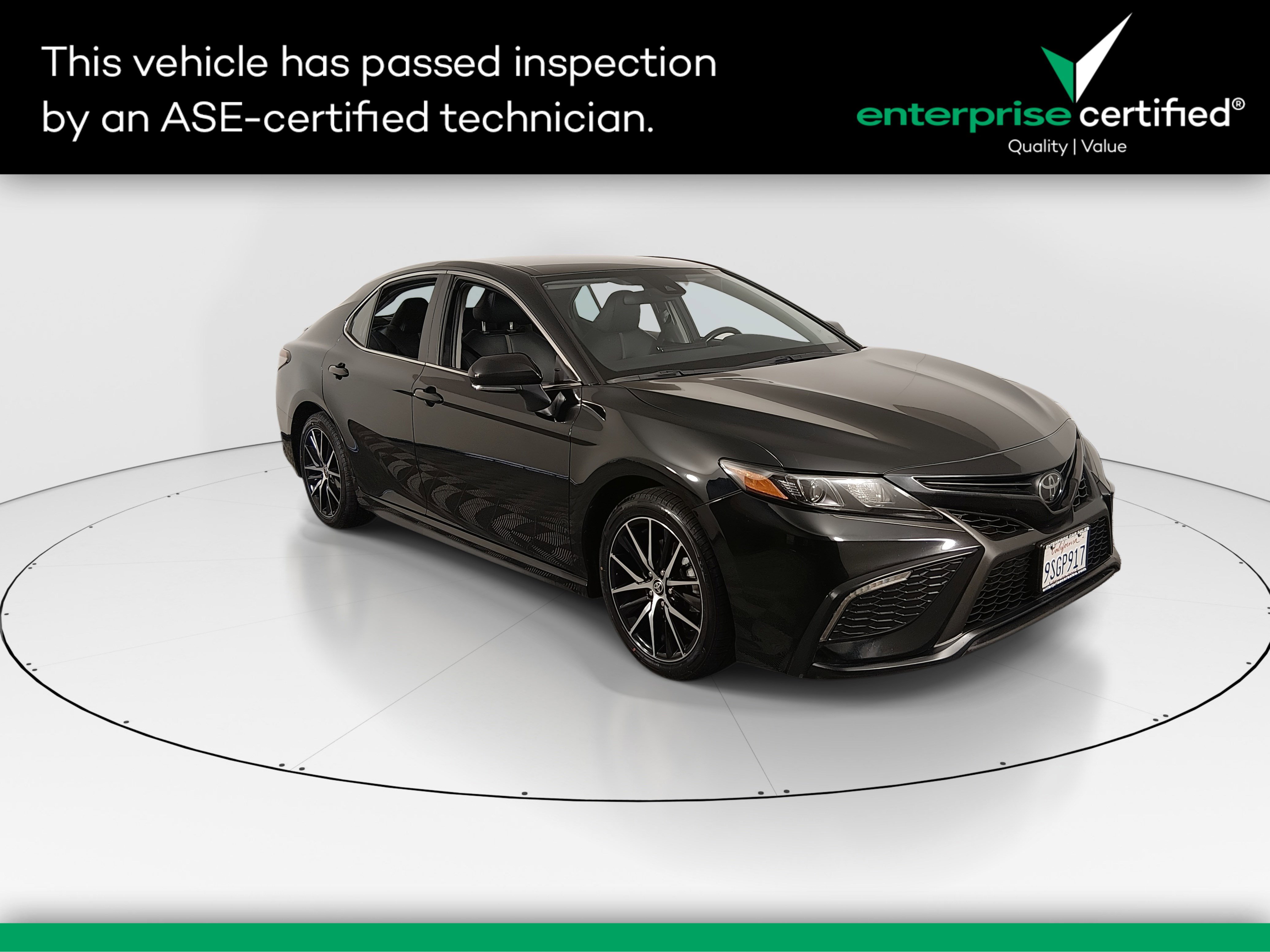 2024 Toyota Camry SE's photo