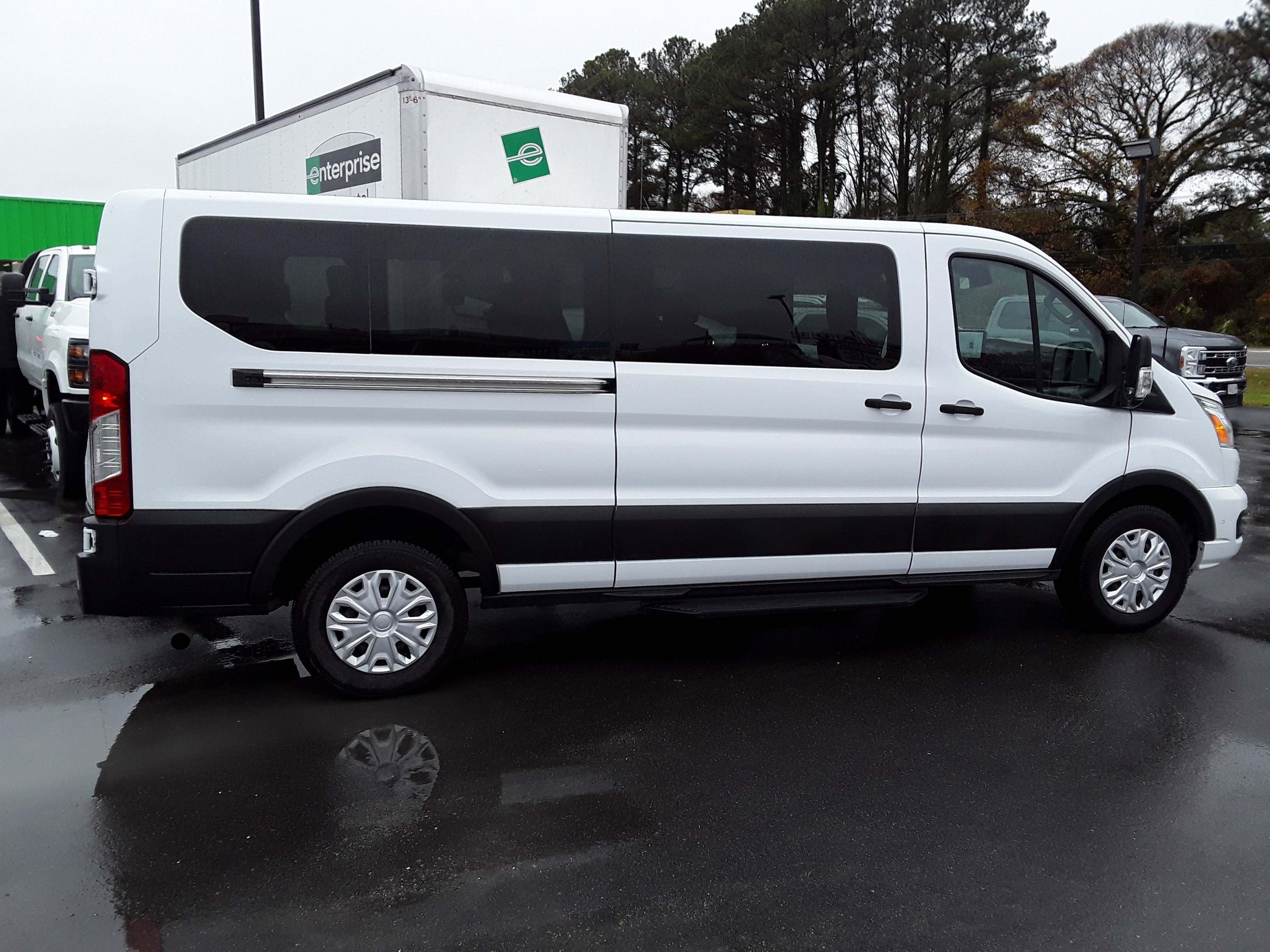 Image of Used 2022 Ford Transit Passenger Wagon T-350 148" Low Roof XLT RWD