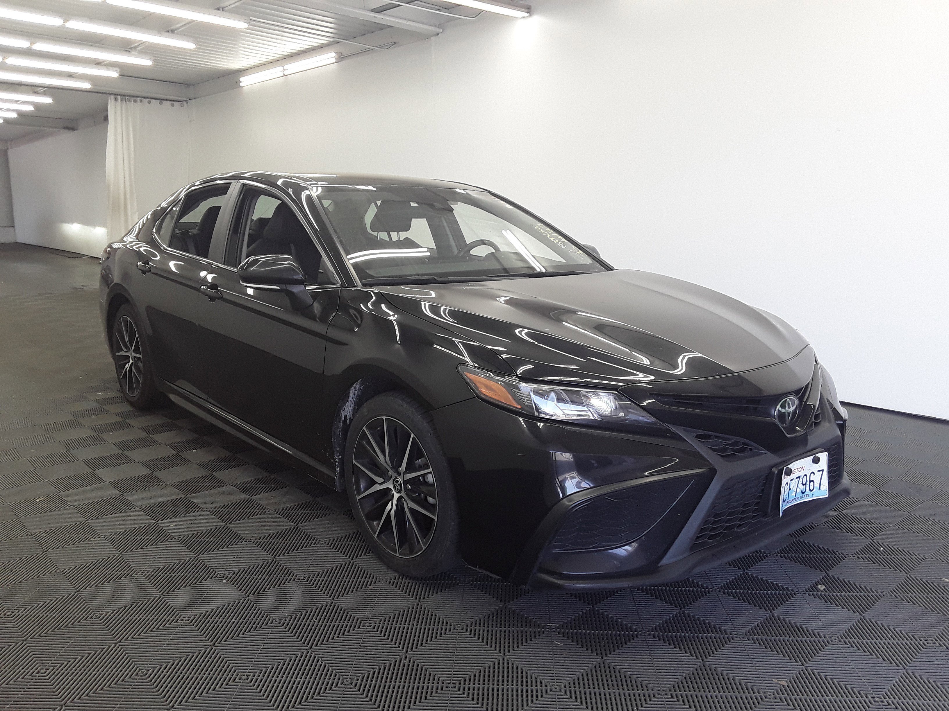Used 2022 Toyota Camry SE Auto