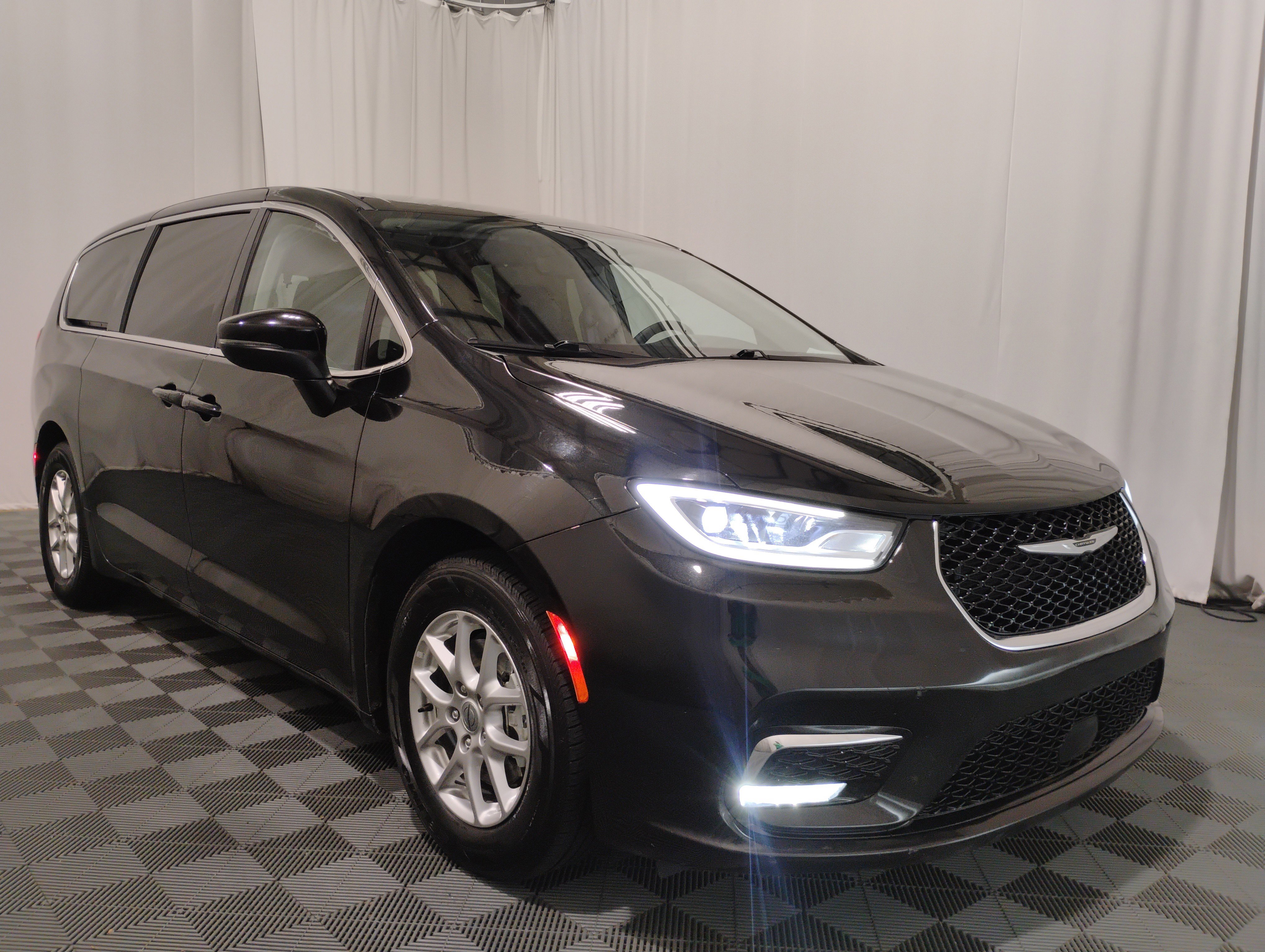 2023 Chrysler Pacifica Touring L FWD