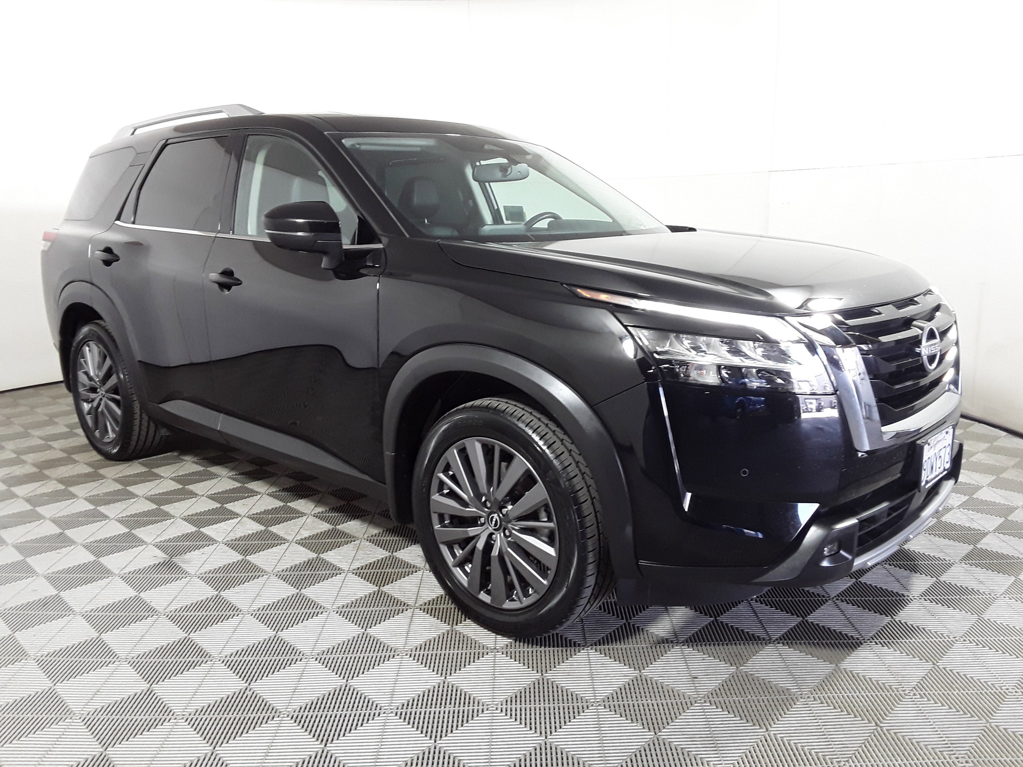 2022 Nissan Pathfinder SL 2WD