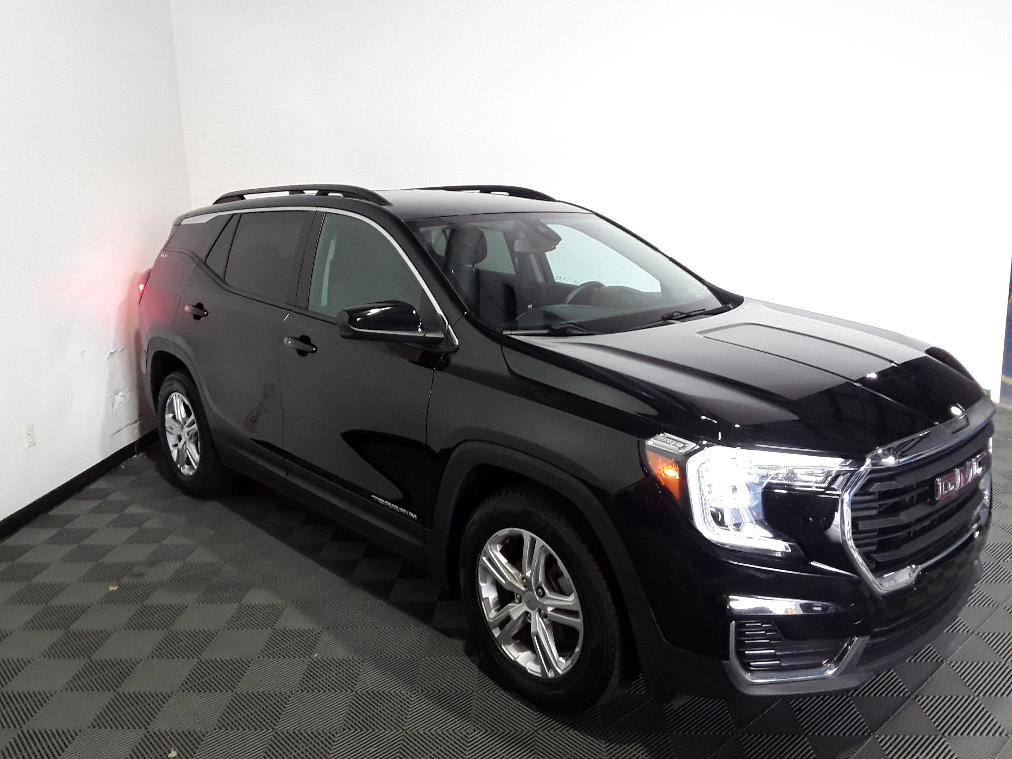 Used 2022 GMC Terrain FWD 4dr SLE