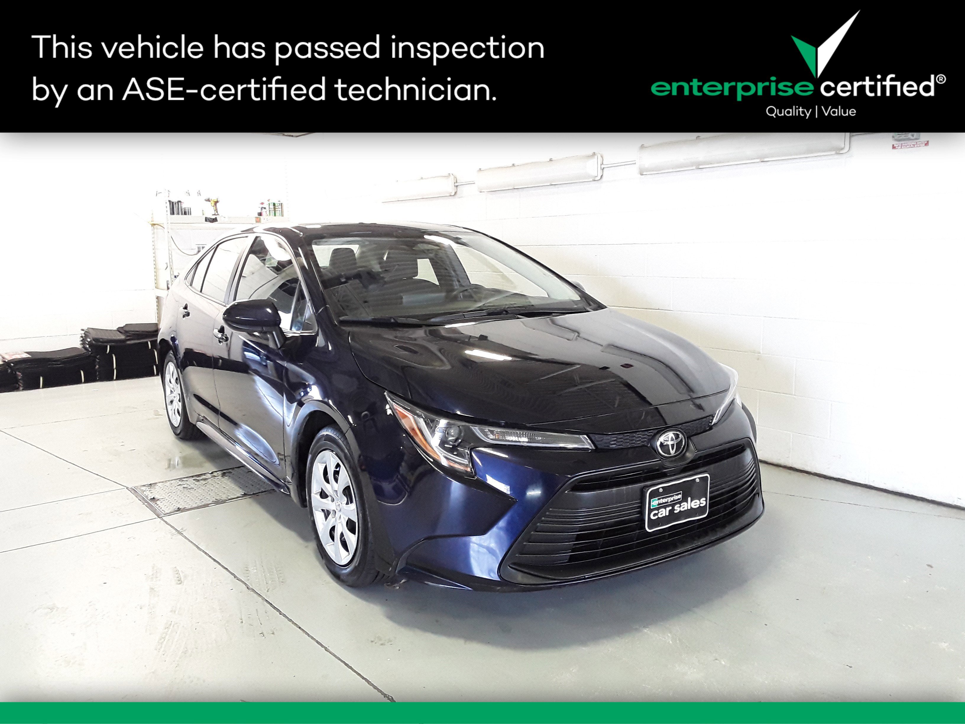 2024 Toyota Corolla LE's photo