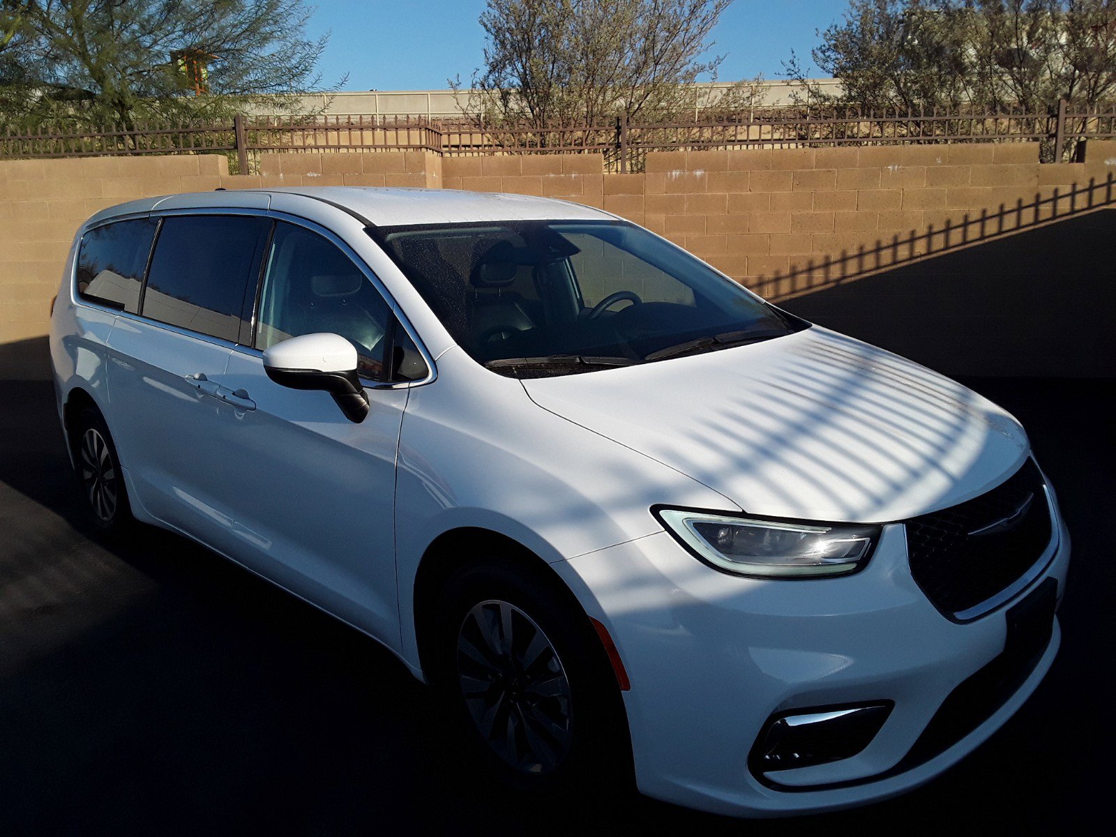 2023 Chrysler Pacifica Hybrid Touring L FWD