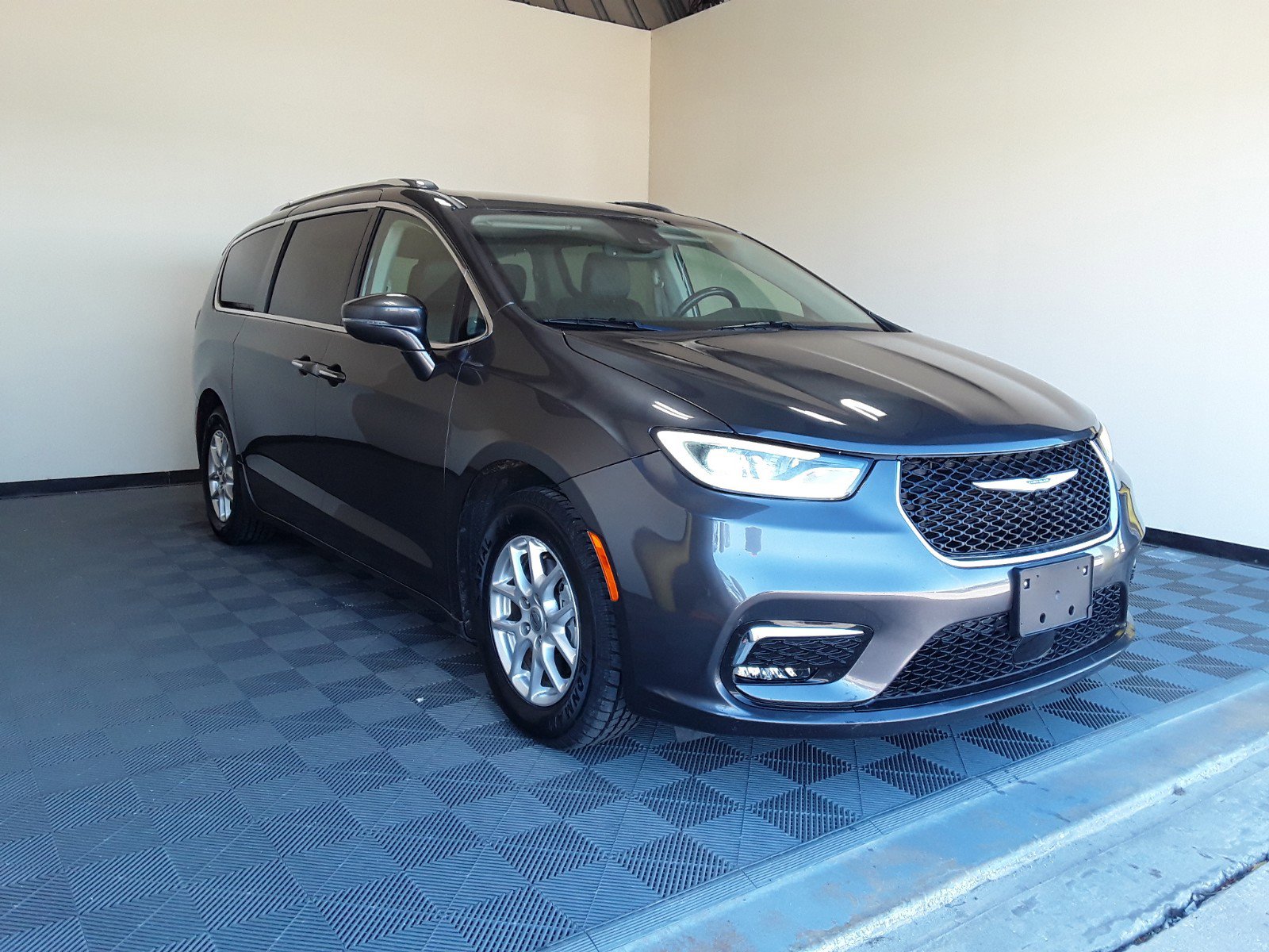 Used 2021 Chrysler Pacifica Touring L FWD